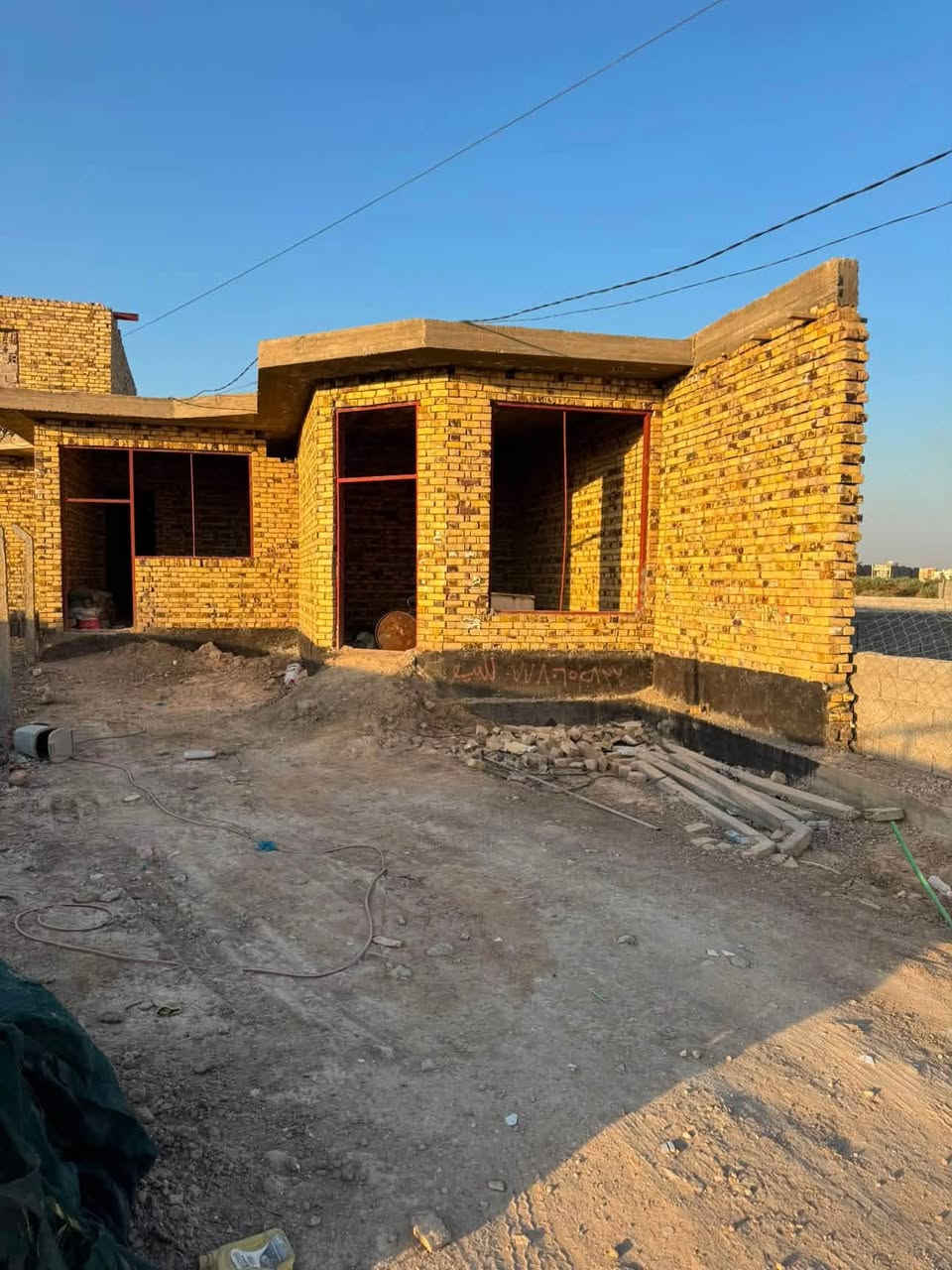 العنوان 
أم الخيل خلف الجامعه

