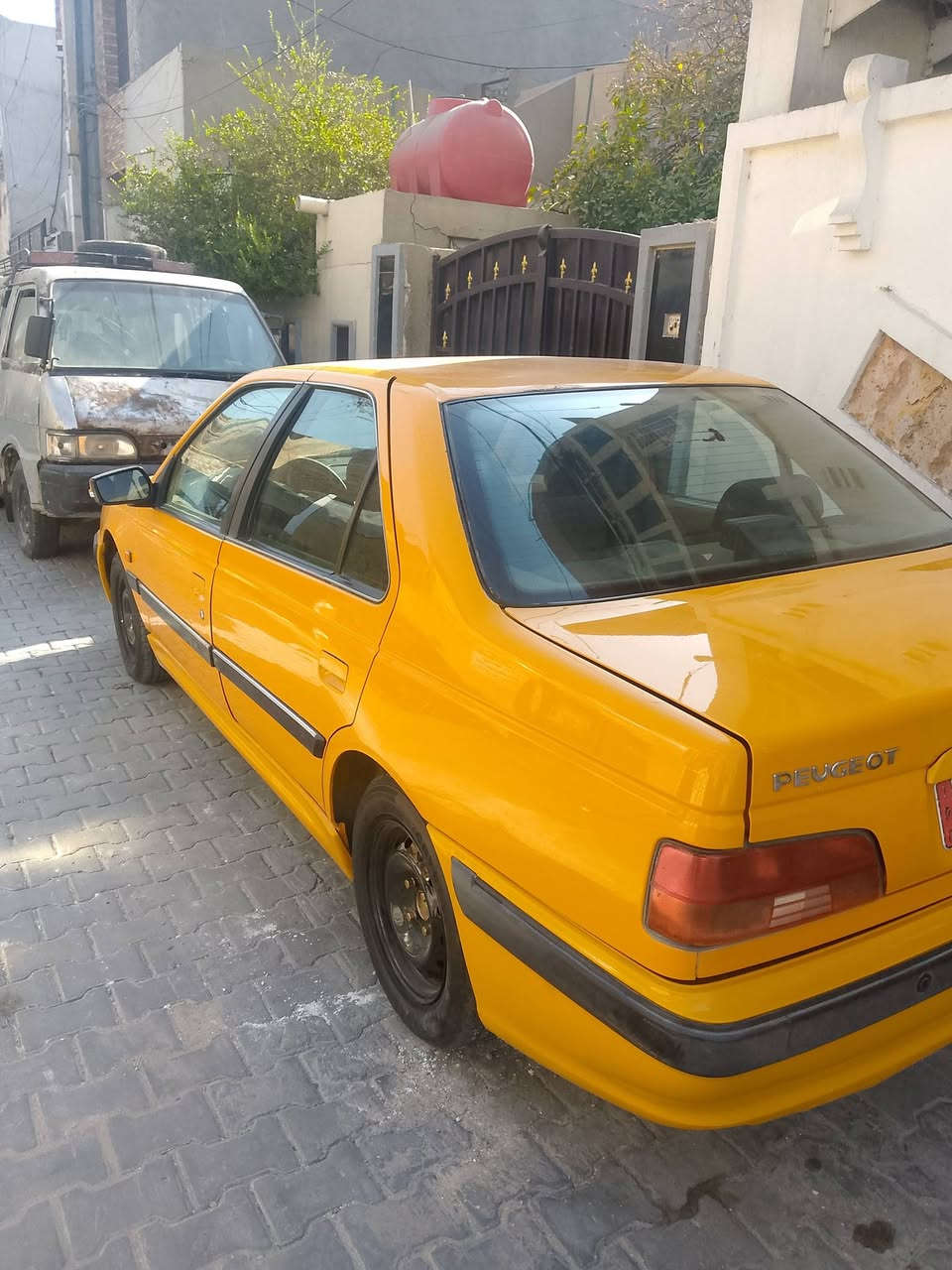 سلام عليكم 
ل بيع بيجو بارص موديل 2018 رقم بغداد الإنكليزي هيئه وغرامه مصفر 
مكفول من صبغ وضربه ماعدا الهلال خلفي معمر سونار موجود 
***********
بغداد الحريه
