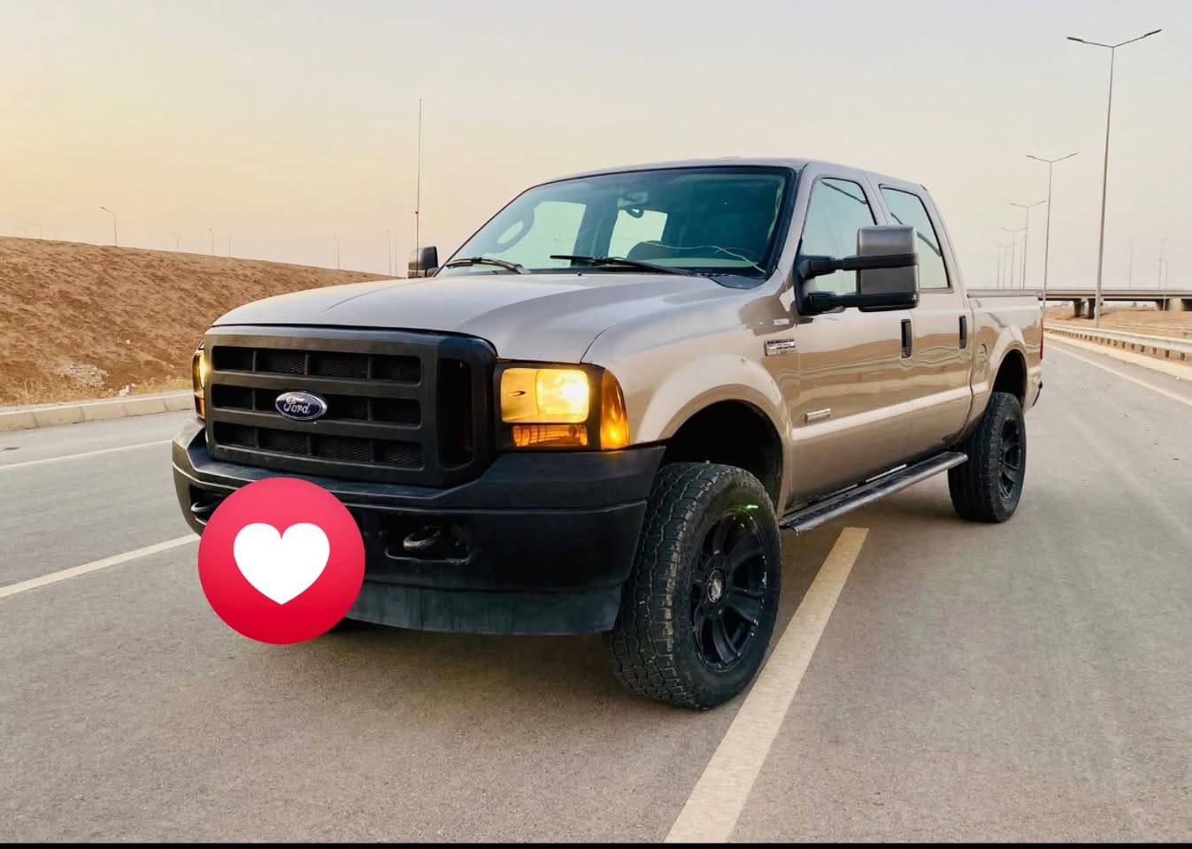 سلام عليكم وحش من وحوش الفورد f350  سياره جاهزه  وين ميعجبك اطلع بيها بيها منضومه زنون كامله سياره 8 سلندر كاز تك سوبر المرغوب  بيها خيط بخار تجي وشوفها بعينك سياره باسمي تحويل ثاني يوم رقم شمالي جديد هزه جديده لا صبغ ولا ضربه مكفوله سياره أصوليات سياره كله كامله سعر السياره (75) وبيها مجال قليل مكان السياره ( بغداد / مدينه الصدر / سوق الاولى) رقم الهاتف (***********)
