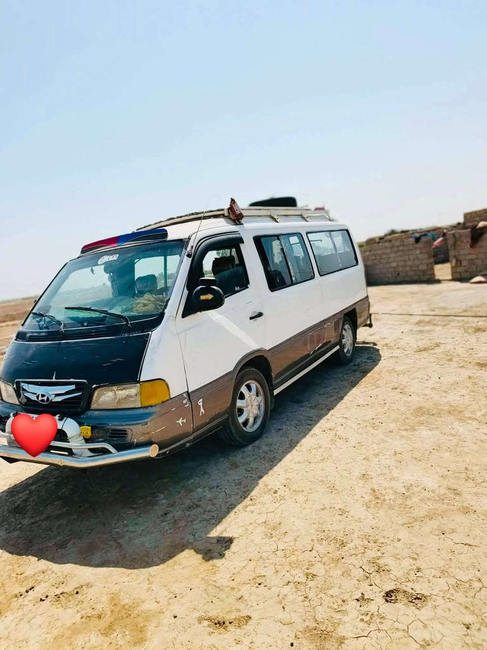 سلام عليكم سياره البيع حداديه جاهزه دخم تاير محرك يبخر بس ماينغص سنويه 2029سياره بسمي خطه قاسم حله ‏‪***********‬‏
