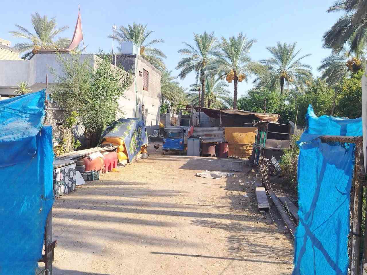 يالله سلام عليكم بيت للبيع معه قطعه مساحه كليا 800بناء 340 وقطعه 460 بناء حديث استقبال 7×5 و4غرف 5×4كل الغرف سند25  نقص البيت الأرضية ولبيتونه موقع  الراشديه عبور مشروع المراسمه قرب جامع الرقيب للاستفسار ***********
