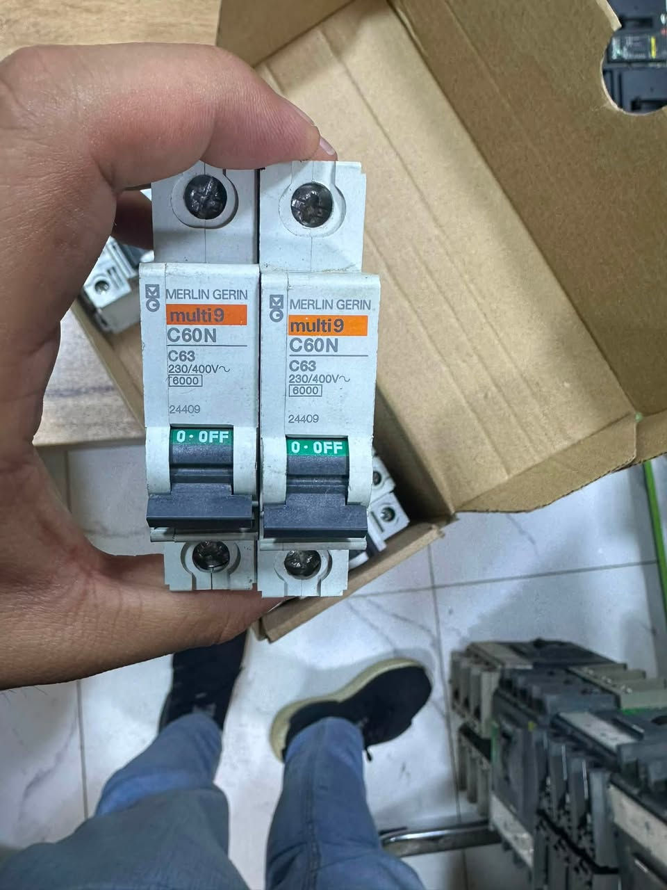 السلام عليكم جوزة شنايدر mg كميات محدودة 
(16A-32A-40A-63A-100A) جملة ومفرد وباسعار مناسبة 
***********
