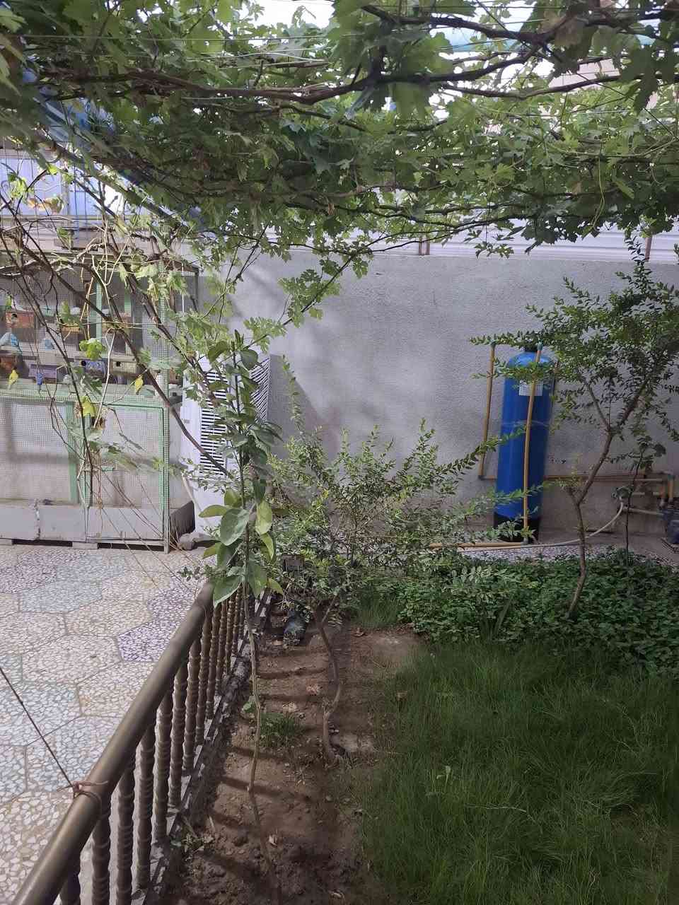 دار للبيع ٢٠٠م طابقين جاهزة .٣مجمعات صحية حديقة .٢ غرف نوم .ومطبخ واستقبال وطابق ثاني ٤ غرف مع صحيات كاملة . حي العمال مقابل فرع بيت زبون الصريفي. ***********..
