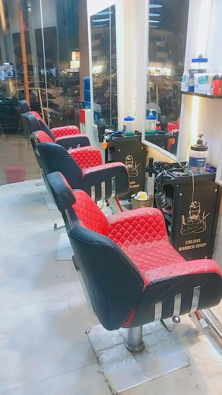 السلام عليكم 3 كراسي شغالات نظيفات مكانهن نجف ***********
