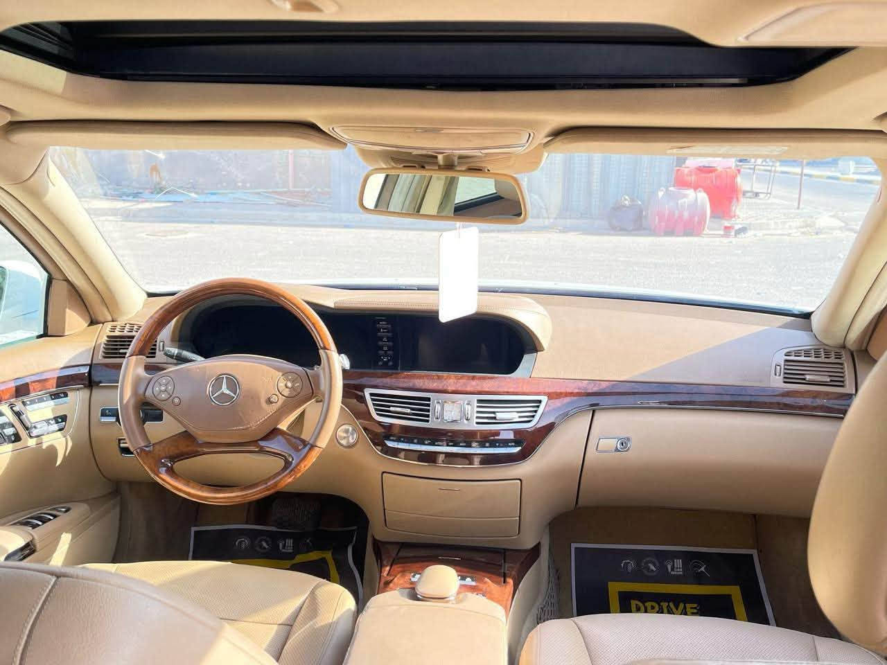 #مـارسـيـدس  اس كـلاس S350
#مـــوديـــــــل / 2012

#خـيـلـجـيــة 

#عــداد_الـمـسـافــة / 167 الـف 

#لــون ابيـــض مـيـتـاليــك الـداخــل مـشـمـشي
________________________

🔥 ثلاجة خلفية  
🔥هيدروليك ( صعود تخفيض السيارة)
🔥بانوراما 
🔥داخل بيجي Vlp 
🔥أبواب شفط 
🔥خمس بردات 
🔥محرك 6 سلندر 350s
🔥 ناظور ليلي (night vision)في الشاشة الامامية لعرض الطريق
🔥 أنارة داخلية متعددة
____________________________

علما ان ( سيارة وارد خليجي  )

محرك وگير وحدادية وكهربائيات (صفر مسج)بدون أي خلل محرك وكير مكفولات بشرط السيارة جديدة لوك..
 

السيارة صبغ فقط هلال خلفي والجاملغ الامامي بارد قليل

#الـعـنـوان / بـصرة 

#الـهــاتــــف /***********
