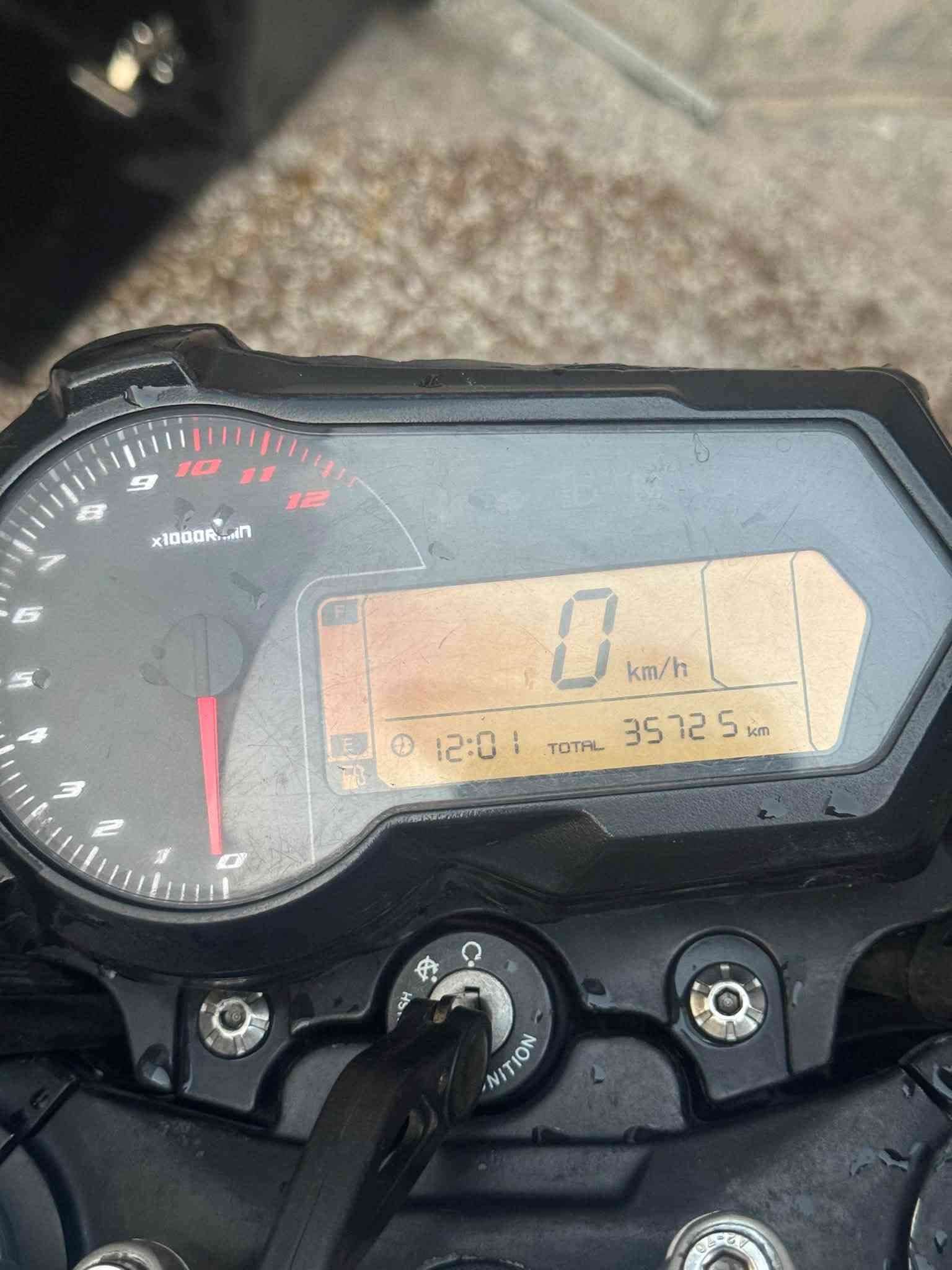 بنلي 135cc للبيع
الدراجه نضيفه من جوه المحرك ما فاتح بي برغي صارلهة سنه عندي الدراجه او معتني بيهة بس الكشر الخارجي شويه تعبان لأن استخدم الدراجه اروح بيهة للجامعه او ارجع +شغل دلفري ف مكلوب بيهة شكم مره اما الباقي ف الدراجه ما تشكي من شي ولا فد يوم موكفتني بشارع رزنه الدراجه بالمشي 
+اني عندي نوزل او فيتب احتياط لأن ذني استهلاكيات مره وحده وكف عندي لأن ماجنت اعرف انو بين فتره او فتره لازم ادير محسن ف بدلته او شتريت واحد احتياط للشاري انطي الك ويا الدراجه هوه والنوزل أو عندي صندوق مال دلفري اذا يفيدك هم انطي الك او تدلل
موقعي بغداد الجديده 
الدراجه رايدهة 2.600.000
اتواصل وياي على هذا الرقم ***********
