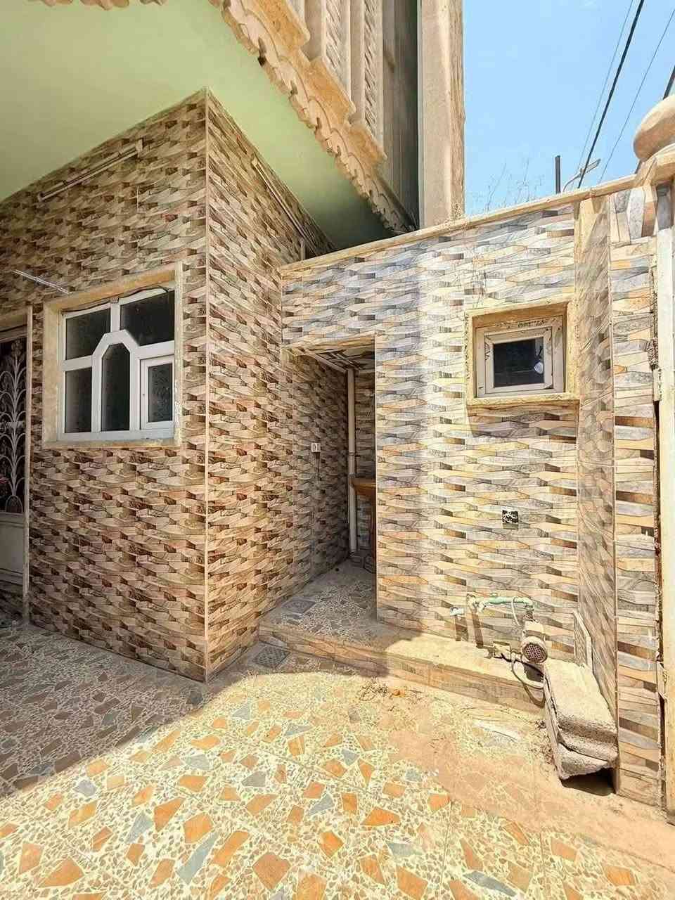 بيت للبيع 100 طابقين حي الانتصار شارع 60 قريب على شارع 60 يتكون البيت
طابق الاول 

غرفة نوم وهول واستقبال ومطبخ وصحيات 

طابق الثاني 

غرفة نوم وهول وصحيات 

للاستفسار الاتصال على الرقم *********** او مرسلة الصفحة
