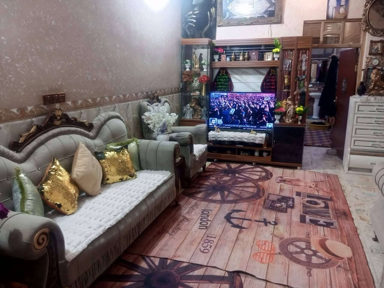 السلام عليكم بيت 100 متر ركن زراعي شارع ابو طياره الرئيسي قرب جامع ابو هاتو استقبال هول كبير مطبخ حار وبارد غرفتين نوم ***********،.    /***********
