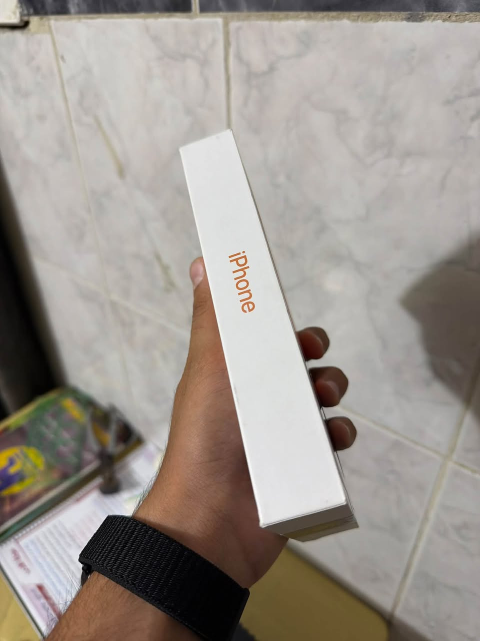 📱 للبيع: آيفون 17 برو ماكس (iPhone 17 Pro Max) – بحالة الوكالة 📱
 المساحة: 256 جيجابايت.
 اللون: برتقالي مميز.
 الضمان: ساري لمدة سنتين من شركة الأماني.
 النظام: شريحة إلكترونية (eSIM).
 قدرة/حالة البطارية: 13 دورة شحن فقط.
 الحالة العامة: جديد، نظيف جداً وبكامل ملحقاته الأصلية.
 تاريخ الشراء و التفعيل : 17/8.

💰 السعر المطلوب: 1,850,000 دينار عراقي (قابل للتفاوض البسيط للجادين).
📍 الموقع: كربلاء المقدسة.
📞 رقم الهاتف: *********** (تواصل مباشر أو واتساب).
