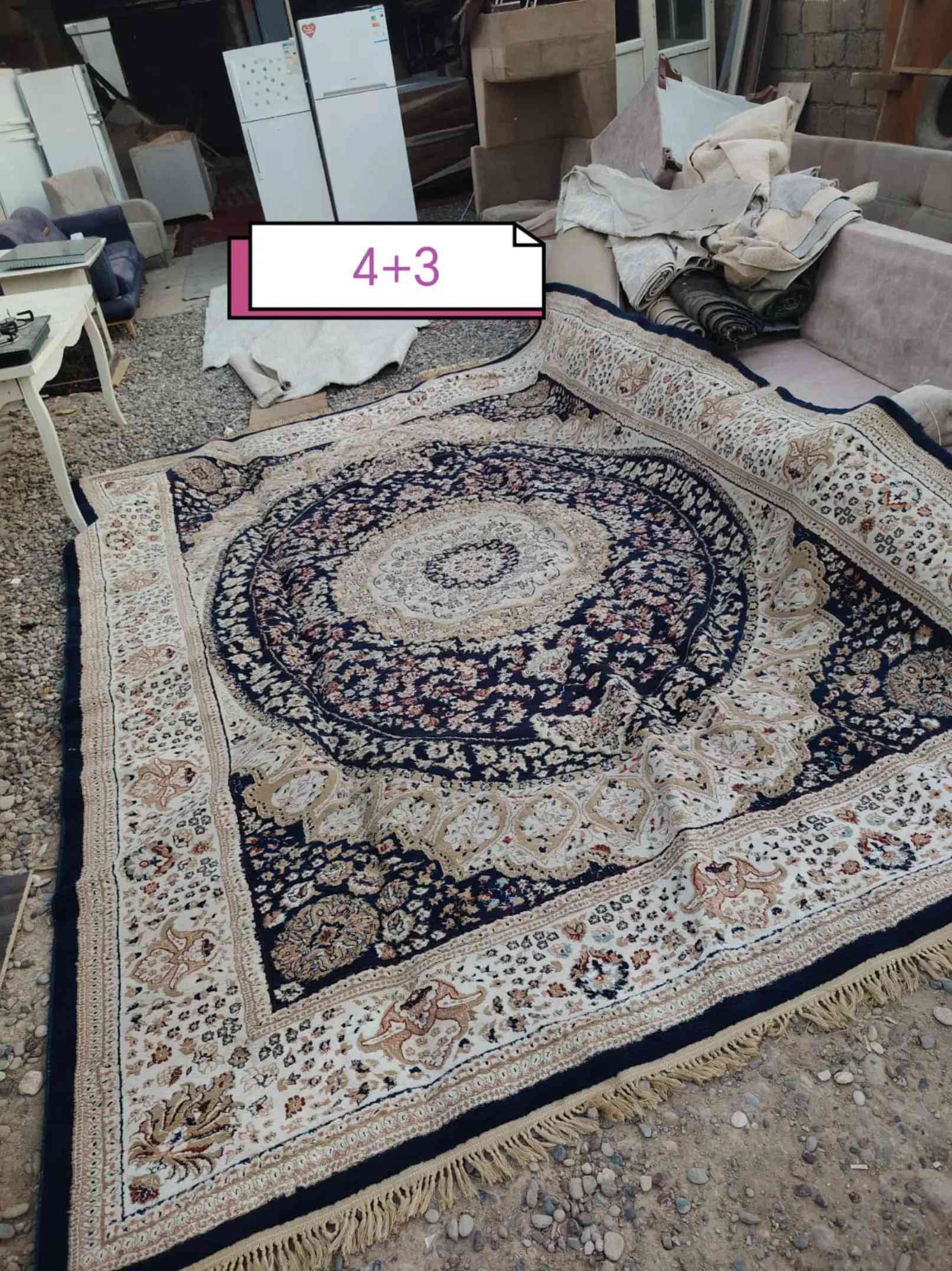 بضاعة اليوم الجمعه تابعوا البث اسعار  فلس ونص معرض البركه فرع الحله  العنوان بابل سدة الهندية منطقة المهناوية  ***********

نص مكتوب في الصور:
- 4+3
- 5 و نص + 4
- 6+30و3
- 3 ونص + 5