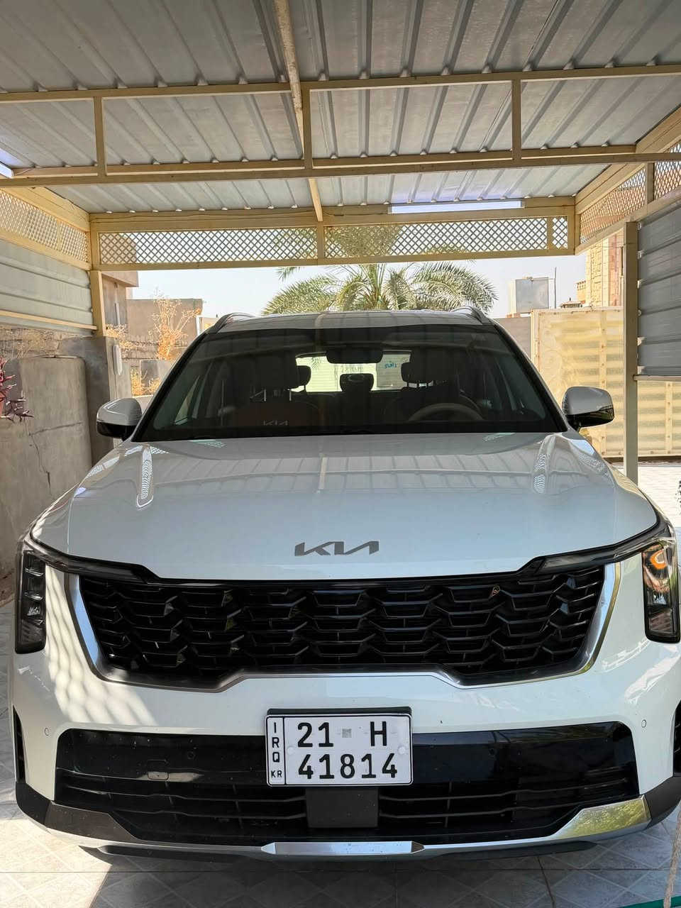 للبيع سيارة سورنتوا وارد خليجي موديل 25 بدون ضرر كلين
على ايدي زيرو اخذتها. 
داخلها مرتبه على ايدي فقط الدوشمه والأرضية ب600 الف سويتها 
ماشية 35 الف  بعدها بضمان الشركة. 
المواصفات محرك 4 سلندر 2500 
كير ماوس وترتيبات فول 

السيارة فول ماشاء الله  تشغل وتمشي. 
شويه احتاجيت واضطريت ابيع. 
السعر 290 وبيها مجال. 
*********** اتصال
