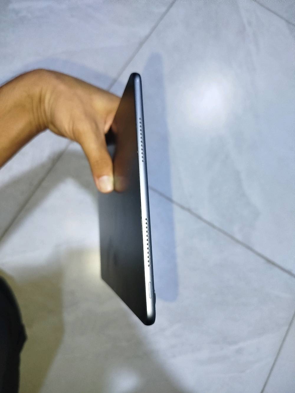 🔥 للبيع Huawei MatePad 11.5 2025 PaperMatte 🔥

📱 الجهاز:

• Huawei MatePad 11.5 2025 PaperMatte
• الموديل: TXZ-W09
• اRAM: 8GB
• التخزين: 256GB
• الشاشة: 11.5 بوصة 2.5K
• معدل التحديث: 120Hz
• شاشة PaperMatte مضادة للانعكاس
• البطارية: 10,100mAh
• شحن سريع 40W
• كاميرا خلفية 13MP
• كاميرا أمامية 8MP
• أربع سماعات ستيريو
• اWi-Fi و Bluetooth
• منفذ USB-C

⌨️ الكيبورد:

• ءHUAWEI Smart Keyboard الأصلي
• قابل للفصل
• يمكن استخدامه كحامل للجهاز
• مناسب للدراسة والكتابة والعمل

🔌 الشاحن:

• شاحن Huawei الأصلي 40W
• كيبل USB-C الأصلي

📍 الموقع: الموصل ، حي الكندي 

💰 السعر: 400,000 دينار عراقي

السعر قابل للتفاوض 

للتواصل خاص او على الرقم *********** 
متواجد على الواتساب
الجهاز عليه أي خدوش، ضربات، أو ملاحظات بالشاشة/الحواف/الظهر؟ وإذا أكو شي، وين مكانه وشكد واضح؟: 
الاطار مشخط خفييف بدون اي تأثير على الاستخدام مثل ما موضع بالصور
شكد مدة استخدامه تقريباً؟ وهل انفتح على أي تصليح أو تبديل قطع من قبل؟: 
مدة الاستخدام سنة و الجهاز ما مفتوح و لا واصل مصلح ابد
شكد وضع البطارية هسه؟ يعني هل تدوم زين وما بيها هبوط أو مشكلة بالشحن؟: 
البطارية ممتازة و ما تفقد شحن ابدا
هل كل الملحقات موجودة 100% مثل الكارتونة، الشاحن، الكيبل، والكيبورد الأصلي؟: 
نعم كل الملحقات الاصلية موجودة 
البيع منين بالضبط بالموصل، وهل تقبل المعاينة والتجربة قبل الشراء؟ وهل السعر نهائي لو بيه مجال للتفاوض؟: 
حي الكندي و اقبل المعاينة و بي مجال للتفاوض