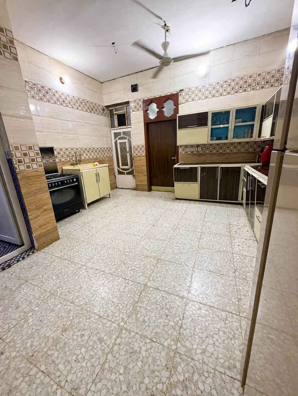 ١٠٠م • طابقين • القبة الذهبيه