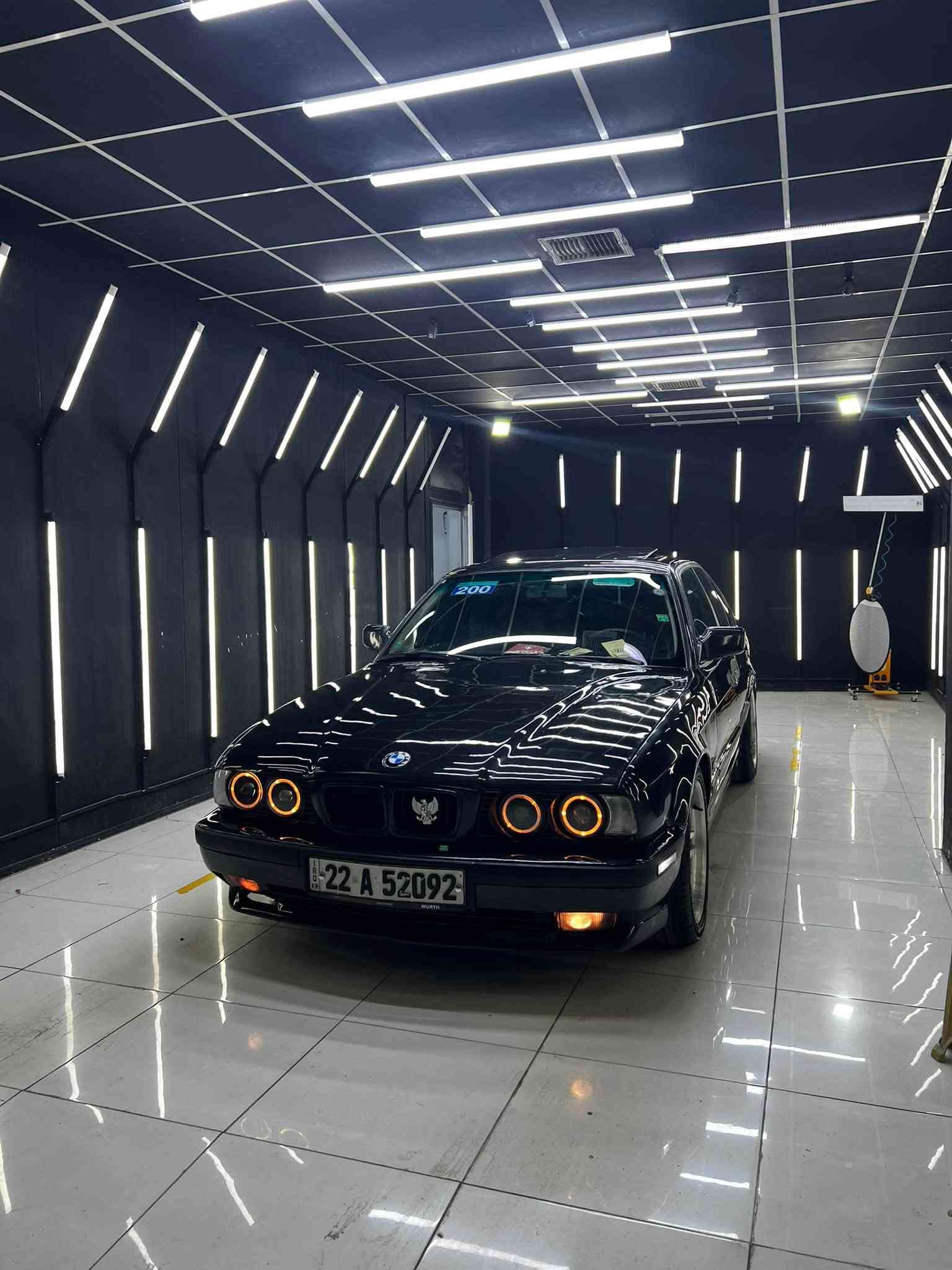 سلام عليكم 🫡 
بيئم دبليو 1993 فول فول مواصفات ☝🏽
اصل فصل 525 گير توماتيك بلادي 💯
السياره من الدعاميه للدعاميه كله بلادي 👍🏽
سلايت كهربائي + كشنات جلد + كشنات تدفئه 
تبريد ثلج ثلج 🥶 + لايتات زينون + لايتات حلقه + بنكه كهربائيه 
بجم عريض + وياله و دعاميات M + دبل ايرباك 
بريك ABS + ماشالله بحياتي ماشايف هيج تبريد بارد 🥶
گير محرك بشرط بل باكيت لا صرف لا بخار كلش جديد 🆕 
الله شاهد سياره مال جناي شغل و اطلع دينار مصرف مابي
تخم تايرات جديد + صدر امامي خلفي جديد + دسكات جديد
السياره بدون ضربه + بدون خياس + فقط صبغ جماليه فقط ماشاءلله ماباقي هيجي سياره نضيف الي يشتريها يشوف الف خير
رقم اربيل رقم سنويه هزه كله جديد بسمي شخصي لحد 2031
العنوان ~ كلار قضاء سليمانيه 📍
السعر ~ 77 ورقه وبيها مجال 💸
الهاتف ~ ***********
اخوان السوك كلشي بي حتى ب 20 ورقه اكو بس كلشي بسعره 
ملاحظة ~ تجي اذا مو مثل المنشور و مو مثل الصور مصاريفك عليه
