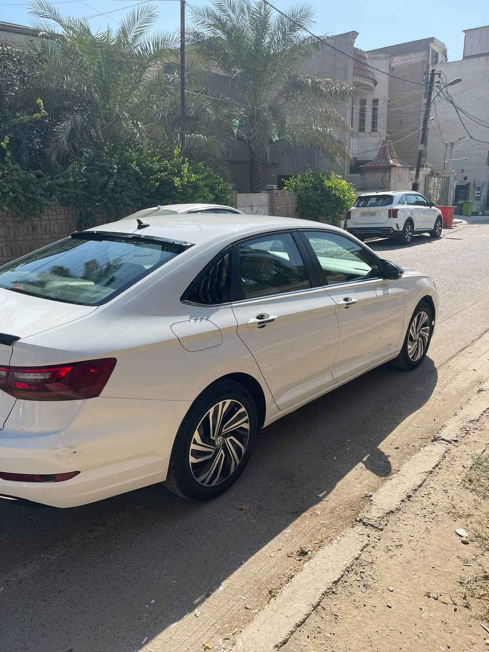 السلام عليكم
‏جيتا 2019 S 
‏لون أبيض محرك 1400 تيربو جديدة جدا مابيها أي نقص
 ‏ماشية- 108 
‏للمراوس بشي أحدث
كير محرك صدر تبريد كفالة
‏بدون أي داخل شواصي مكفولة 
‏الغًود مكفولة
‏ حادثها البنيد فقط و بيها توحيد لون خشوم جاملغات الأيمن والأيسر بدون أي ضرر فقط بخ
‏صور الحادث موجودة بالمنشور 

‏السعر- 132 بيها مجال بسيط

‏للاستفسار:- مكان السياره بغداد الصليخ ***********

نص مكتوب في الصور:
- BidFax.info