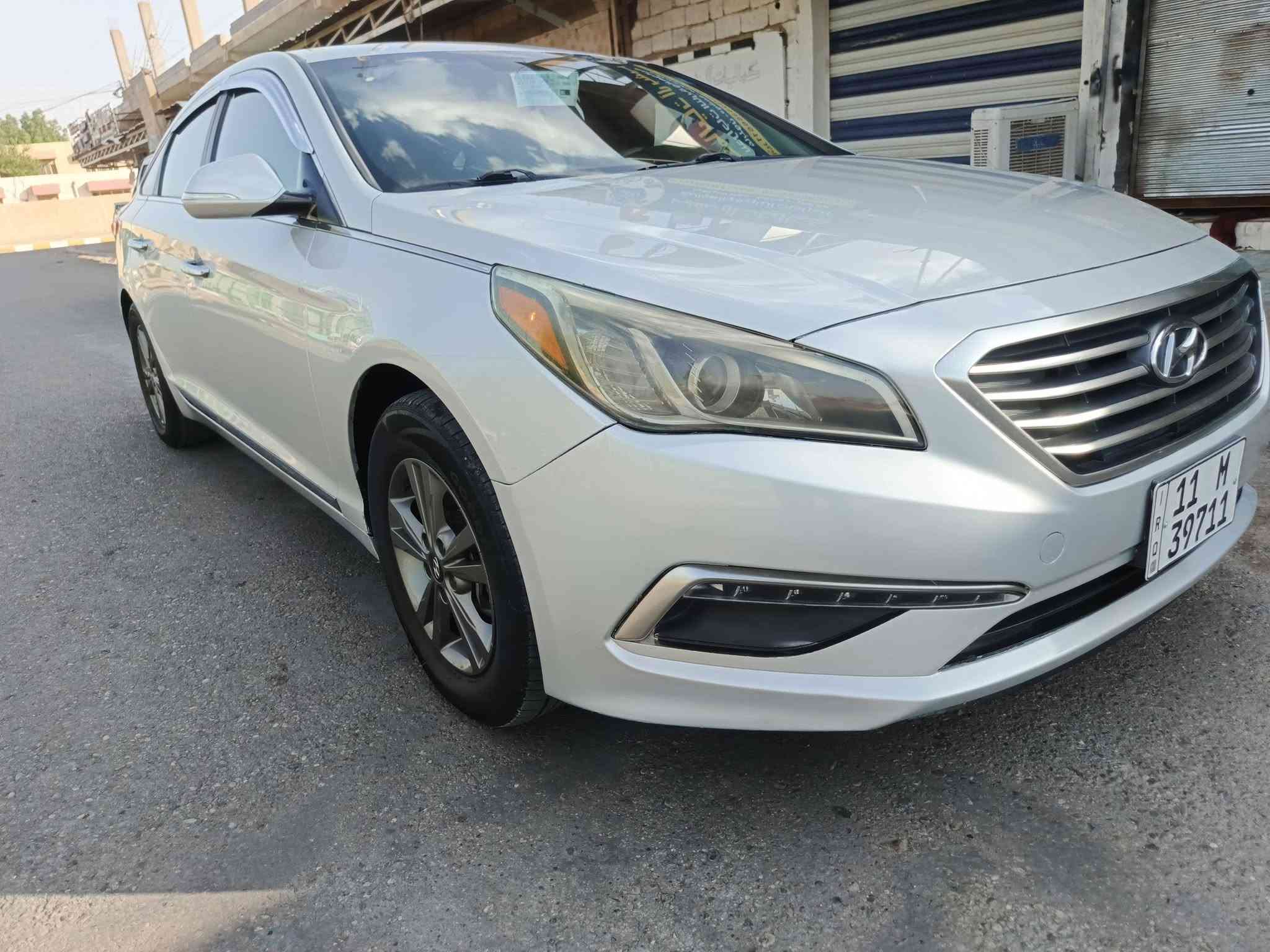 سوناته امريكي كلين 
فقط صبغ قطعتين
 ارقام بغداد باسمي
 محرك معلايه كازكيت كير حداديه كشر مكفول 
لايت زنون هورن بوش 
مابيها كل نقص مال جناي جاهزه كبل لشارع 
مكاني رمادي التاميم 
السعر ١١٥ ورقه وبيها مجال بسيط 
الاستفسار ***********

نص مكتوب في الصور:
- اثير *********** - شهاب 821299188