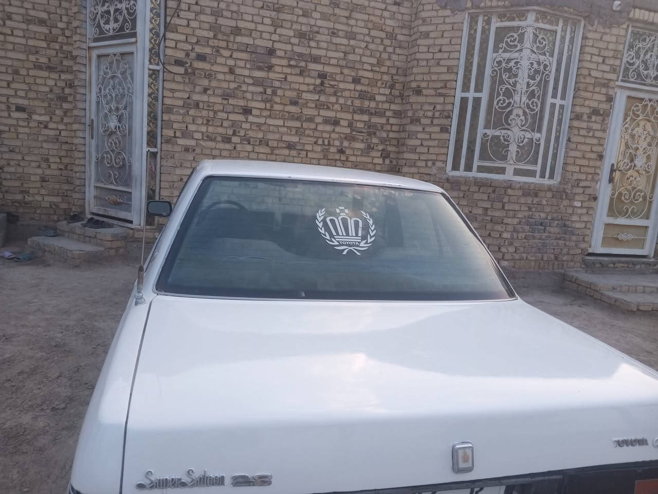 سياره موديل 91 كير وحرك على شرط حدايه جاهزه تبريد شغل بس غاز عوزه شرط تخم تاير كهربائى شغاله كله من طول الطول سياره بيه رشات صبغ بدون ضربه سنويه جديده التسعة وعشرين   حالين سياره موجوده ناخذ عليه دالاليه اتصل على الرقم ***********
