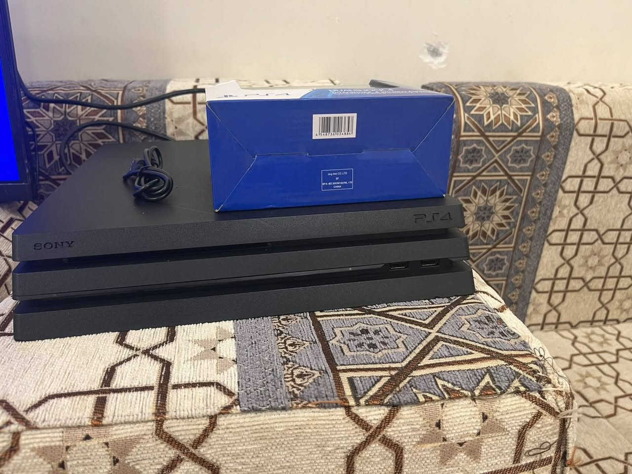 بلي 4 برو 1 تيرا نضيف جدا مهكر ملحقات كامله يده وشاحن واير اجدي بي العاب قويه دارك سولز وكود اوف وار راغنروك  وكوست  وذا لاست وجي تي اي والعاب هواي غيرهن  السعر 375 قفل  مكاني البصره الجزيره ***********
