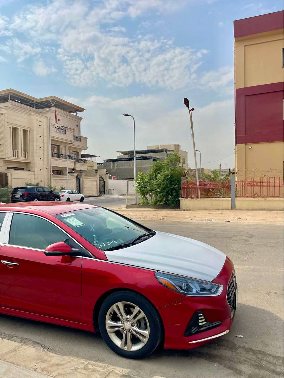من رخصت الادمن المحترم للبيع هونداي سوناتا 2018 وارد امريكي مكينه 2400 جديده برغي مامفتوح بيهه ماشيه 70 حقيقي فول مواصفات السياره بصمه ابواب بصمه تشغيل رادارات جانبيه كشن كهرباء شاشه كار بلي كامره دواره صندوك ذقي تدفئه بالكشنات دواخل بيجي وبيهه 3 انضمه قياده سبورت ونضام ايكو ونورمال السياره جاهزه من مكينه كير تبريد حداده طخم تاير حته سبيرها مانازل بجم كبس شركه ضربتهه من امريكه جنطه ومصبوغ الصندوك والجاملغات فقط باقي السياره كفاله رقم بصره تحويل ثاني يوم سعرها 110 ومكان السياره البصره ابي الخصيب *********** البصرة, العراق
