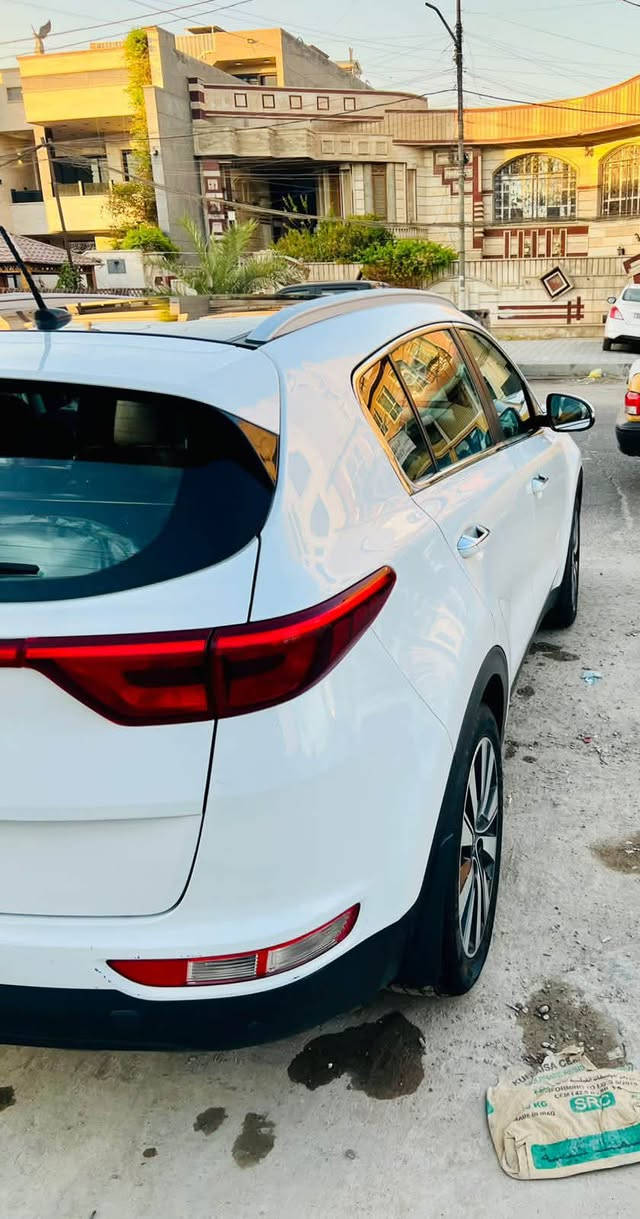سلام عليكم شباب سبورتج خليجي موديل 18 بغداد بيه سونار سياره جديده وحلوه ماشيه 170 تقريباً سعره 170 وبيه مجال اتصال *********** وعليه غرامات 900 وتقطع من سعر السياره مكانه بغداد وزيريه @
