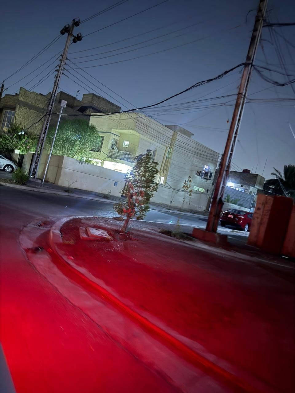 🏠🔥 بيت للبيع في حي العامل – لوكيشن ممتاز جداً ومميز
📍 خلف بنزين خانة حي العامل مباشرة
📍 ثاني بيت بعد الركن
📍 موقع حيوي جداً وقريب من المدارس والخدمات

العنوان:
حي العامل – المحلة 801
الزقاق 59 – الدار 29

📐 المساحة: 260 متر مربع

✨ قريب جداً من:

متوسطة الطف

مدرسة الأجيال

إعدادية الصناعة

ملعب الرسالة

🏡 تفاصيل البيت – الطابق الأرضي:

استقبال

هول

3 غرف

مطبخ

3 حمامات

🏢 الطابق الأول – شقة مستقلة تحتوي على:

غرفة نوم كبيرة

هول

مطبخ

حمام

⭐ لوكيشن ممتاز جداً، ثاني بيت بعد الركن، وقريب من الشارع والخدمات والمدارس، مناسب جداً للسكن العائلي أو الاستثمار.

📲 التواصل واتساب فقط:
***********

⏰ يرجى التواصل من الساعة 3 ظهراً فما فوق فقط.
