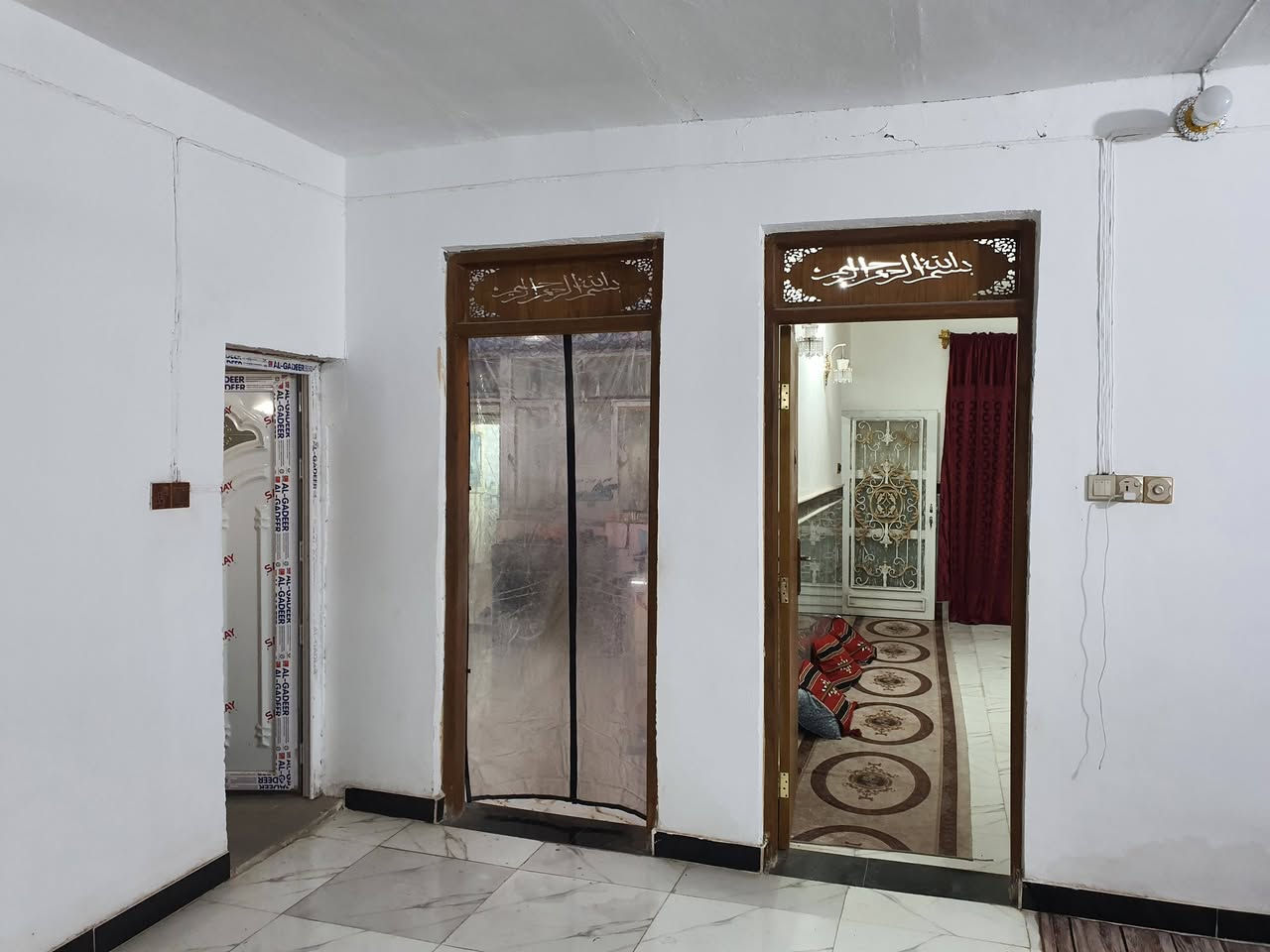 ***********
بيت ٢٠٠ متر اعكادة طابق ونص ٤ غرف ثنين فوك وثنين جوا 
بالعرضات مقابل مدرشة الشام الي بصف شؤون المرأة داخل الافرع
السعر ب١٧٠ وبي مجال
