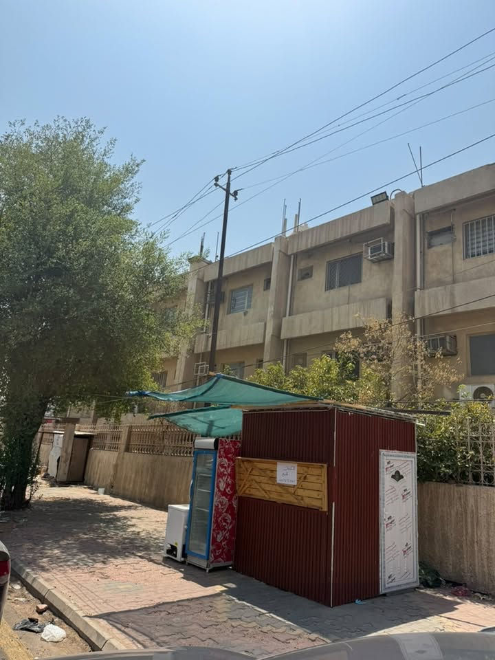 السلام عليكم
كشك كامل للبيع و جاهز للعمل كامل اوراق و رسمي من البلديه موقع الكشك العطيفيه بصف مستشفى الكرخ و قريب عل شارع للبيع  رقمي *********** و بي واتساب
