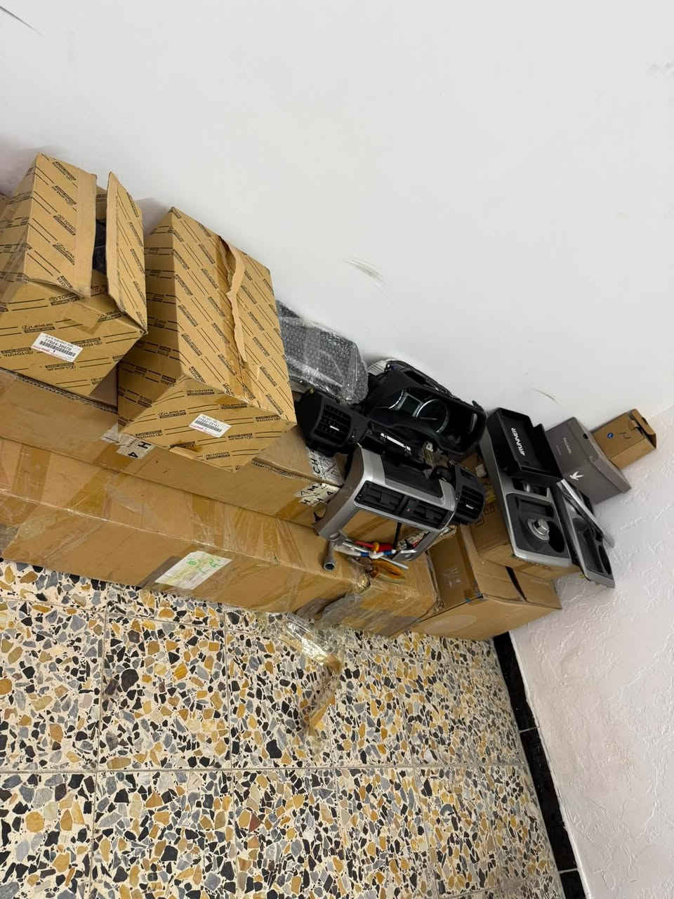 السلام عليكم توفر فيتيم فور رنر اصلي جديد وكالة
توفر قاعدة فيتيم اصلي ياباني وكالة

فلتر بانزين قاعة كاملة اصلي وكالة

مكاني بغداد يوجد توصيل

للتواصل ***********
