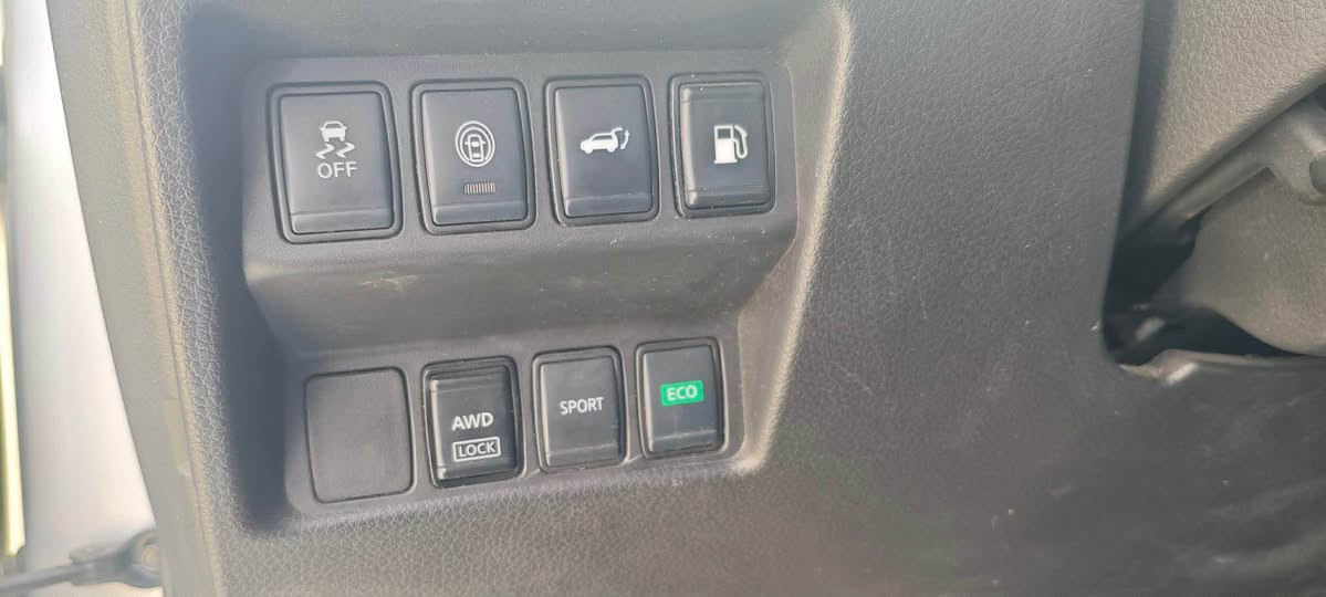 نیسان رۆگ 2020 Sv Awd 
  راداری پێش وپشت 
 دەبڵ ئەکسل و ئیکۆ و سپۆرت
 و سندوق شفت
   دژە خلیسک 
 هەردوو کوشین گەرم 
 ئۆتۆ ستۆپە 
 شەغالە  گێرو مەکینەو 
 رادارهەموی بەشەرت 
یەک   پارجە  سبوغ بێ ناو گرتن  چاملغی پێشەوە سایق

***********
*********** كركوك, العراق
