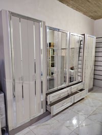 غرفة نوم • ٨ أبواب • ١٠ قطع