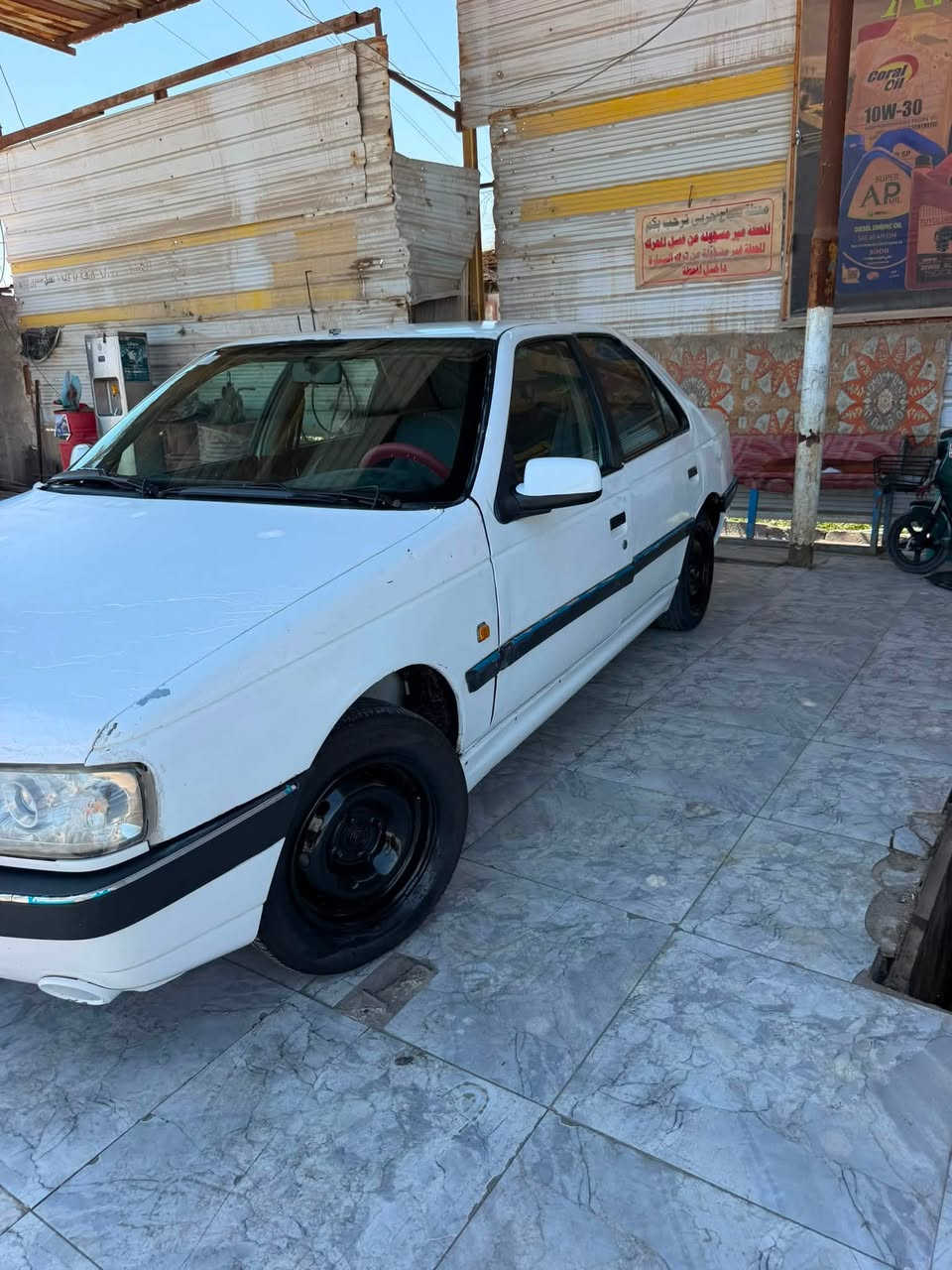 سياره بيجو ٤٠٥ صبغ صندوك وجاملغ سياره ما نقصه شي كامله تحويل ثاني يوم ***********
