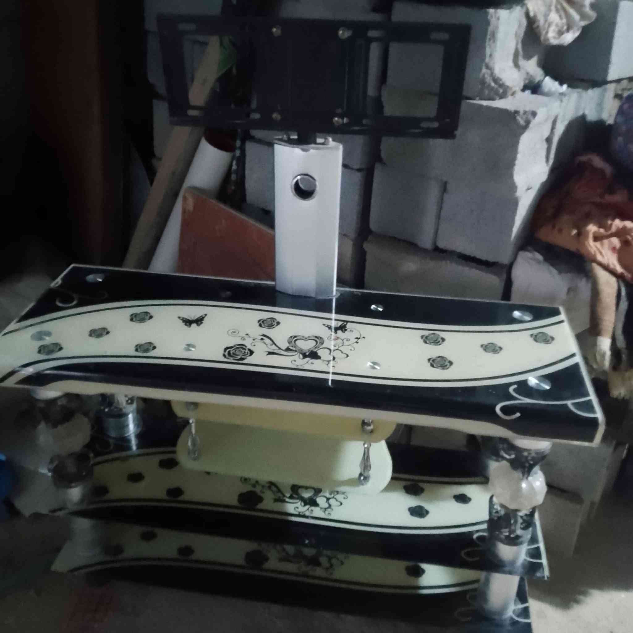 سلام وعليكم ميز بلازمه 25 الف جربه طفل سعر 30 الف  مكاني البصره زبير ***********
