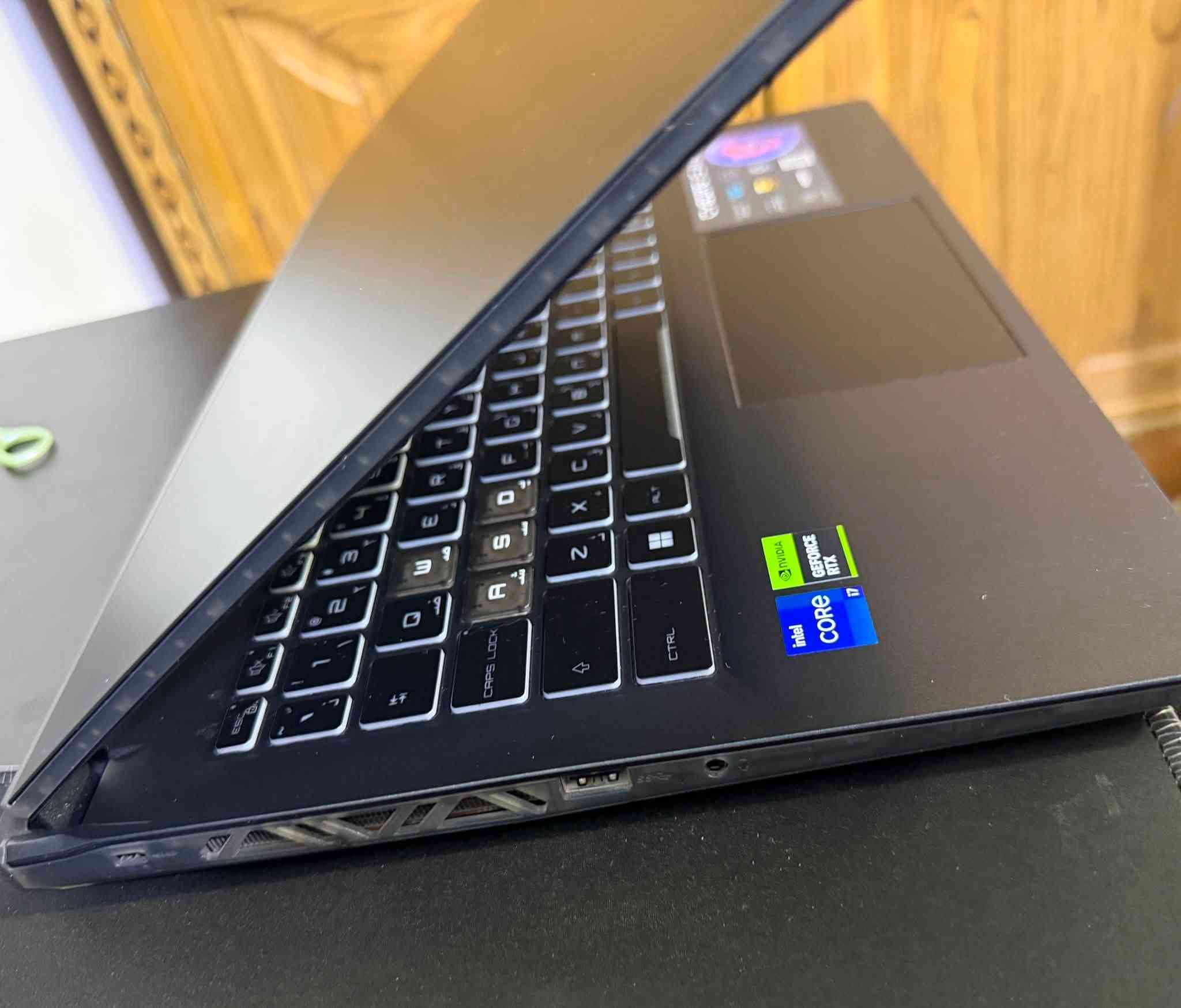 سلام عليكم 🤍 
لابتوب كيمنك من MSi 
المواصفات:
Core i7-13620H
Ram 16 GB ddr5  5200
RTX4060 8GB
Ssd m.2 512 GB
144hz الشاشة
السعر(مليون و 500)

رقمي***********مكاني بغداد
