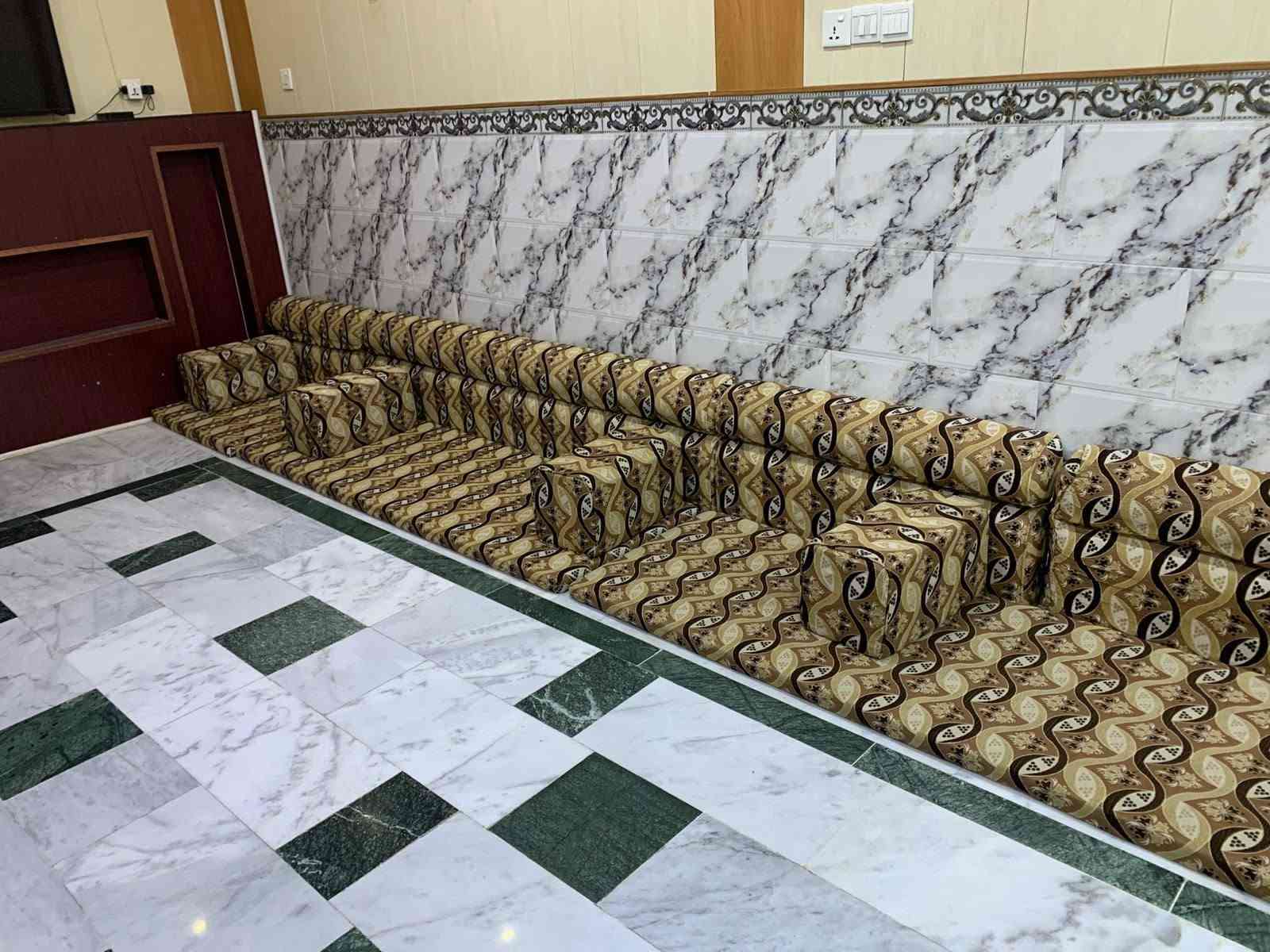 ديوان للبيع سفنج مضغوط بعده جديد عدده9قطع سعر 500الف
واتساب***********
