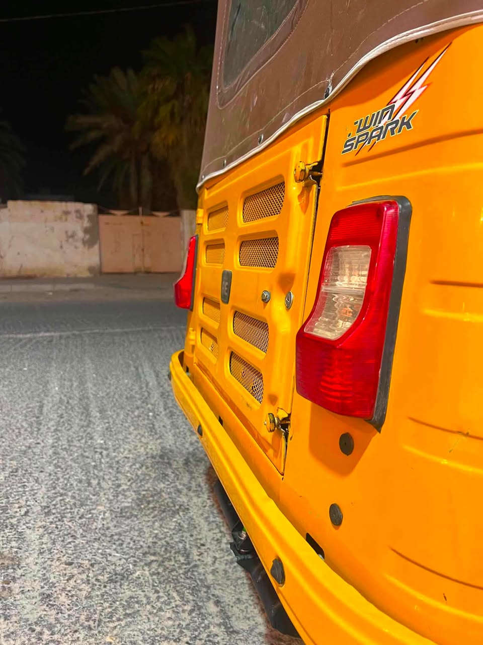 سلام عليكم تك تك للبيع موديل 20 شهر العاشر مكفوله رقم بغداد تحويل مباشر عنوان واسط قضاء العزيزيه 
سعر خاص
***********
