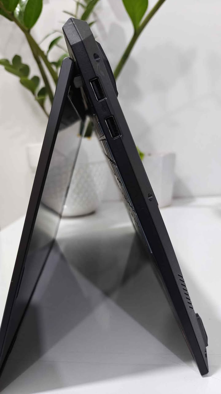 للبيع: لپتوب قيمنق ASUS TUF Gaming A16 (FA608UP) 🔥
أحدث إصدار بمواصفات خارقة جاهز للألعاب الثقيلة وصناعة المحتوى!
المواصفات:

* المعالج: AMD Ryzen 9 270 (قوة معالجة جبارة بالذكاء الاصطناعي).
* كارت الشاشة: NVIDIA RTX 5070 (أحدث جيل، تشغيل أعلى الإعدادات بسلاسة).
* و كرت داخلي AMD Radeon 780M  (512 MB)
* الشاشة: 16 بوصة، دقة FHD+، بتردد 165Hz (ألوان 100% sRGB).
* الذاكرة: رام 32GB DDR5 (سرعة فائقة).
* الهارد: 1TB SSD NVMe (إقلاع فوري للألعاب).
* البطارية: 90Wh (عمر طويل + شحن سريع Type-C).

المميزات:

* تبريد احترافي متطور (Arc Flow Fans) يضمن استقرار الأداء.
* هيكل متين بمعيار عسكري MIL-STD-810H يتحمل الصدمات.
* اللابتوب نظيف جداً  بدون بوكس 

الملحقات: الشاحن الأصلي 240W [اذكر أي ملحقات إضافية].
السعر: 2،100،000
للتواصل والاستفسار: *********** 📞

https://t.me/epic_store2 بغداد, العراق

