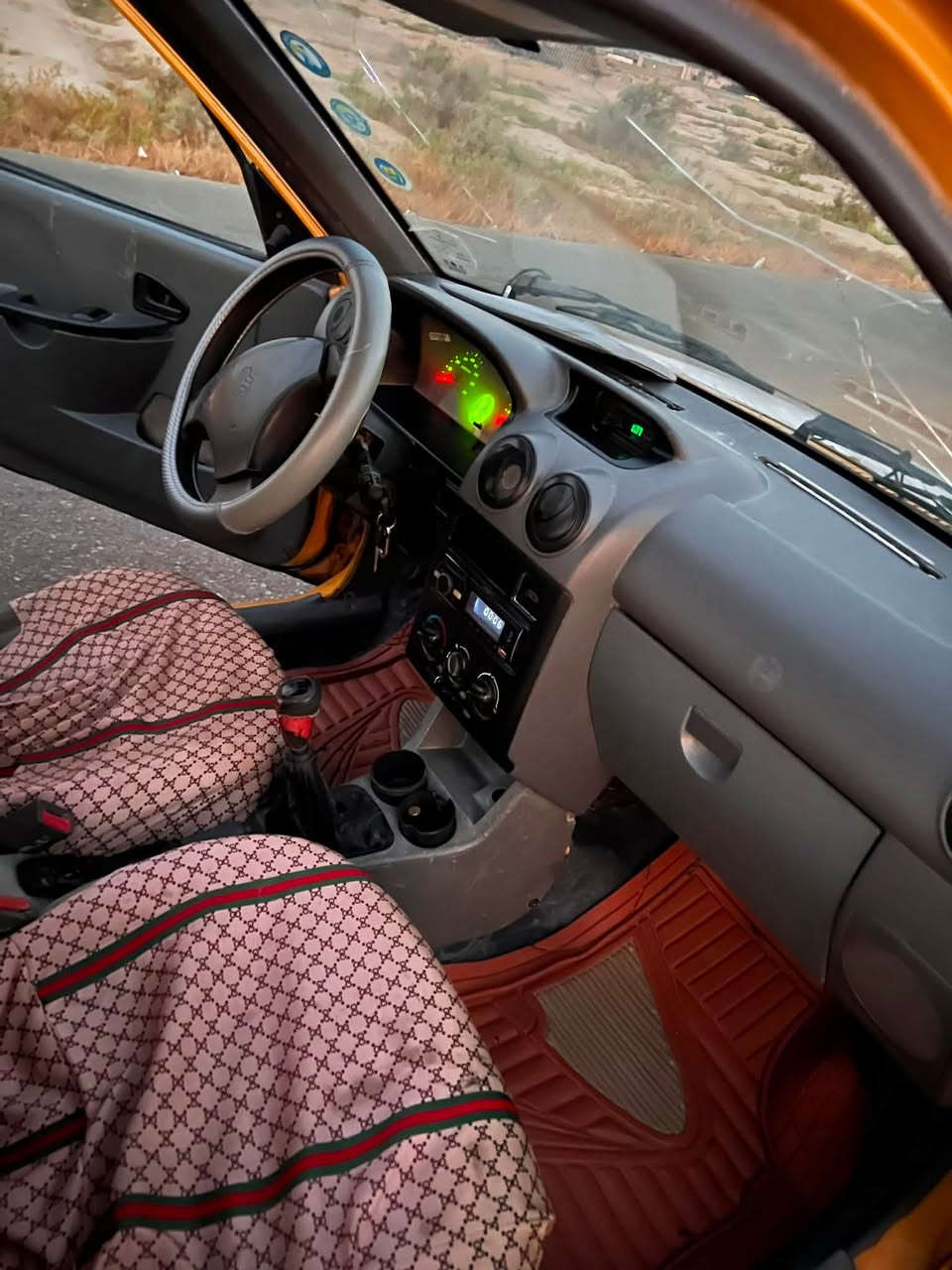 السلام عليكم 
سايبا موديل ٢٠١٥
مكفولة من التبديل 
مكينة كير مكفولات 
سيارة نضيفة كلش 
٤تايرات جدد شدهن قبل سبوع 
باتري جديد كلها خير من الله مناقصها شي 
راعيها موجود بلديوانية بنفس اليوم مداور 
عليها غرامات ٣٥٠الف 
بيها دحجه بسيطه كلش حتا مامبينه بلجاملغ الامامي 
سعرها ٣٢بيها مجال مكانها ديوانية 

***********
