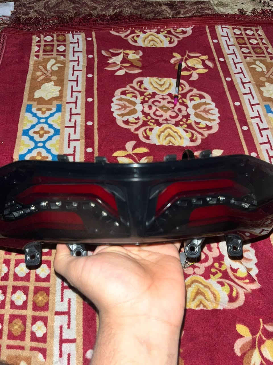 بك لايت سكنس لد ابو الحواجب شرط بعده وكاله بل جيس الماركه مالته بوش شغله يخبل وسعره ارخص من التفصيخ وانه جايبلك يا وكاله لتواصل واتساب ***********
