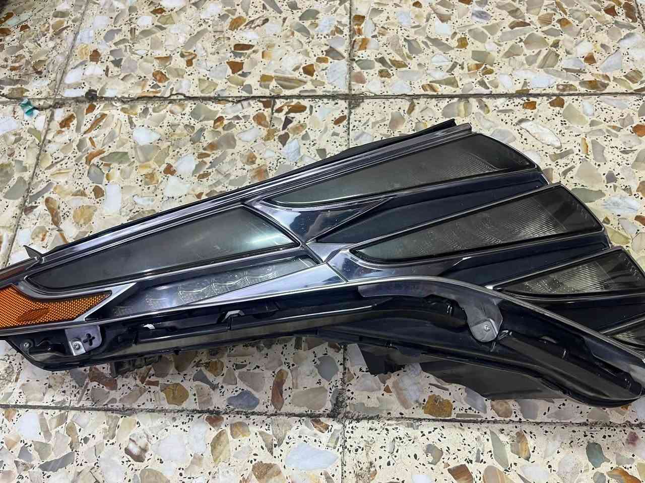سلام عليكم لايت توكسان 2022 اصلي مال تفصيخ بلادي بي كسر بسيط من جوة مثل مموضح بلصور
100 الف وبي مجال بسيط 
***********
ملاحضة(الجديد مالته الأصلي نفسة ب250 الف)
