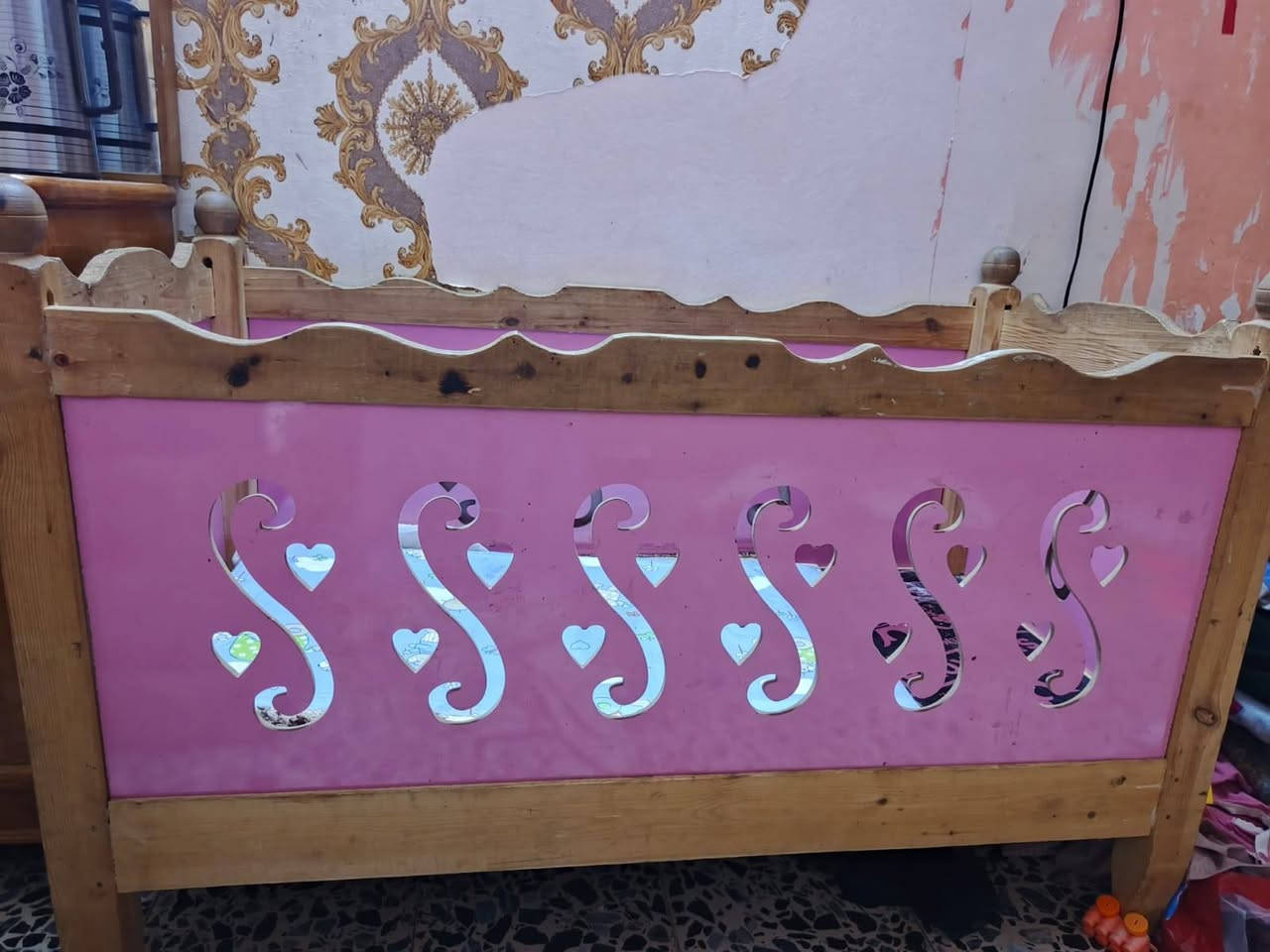 غرفة نوم • سرير • للبيع