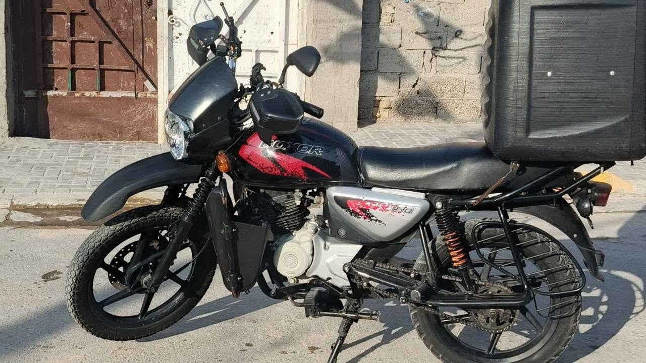 يا الله السلام عليكم شبابنا الطيبين دراجه بوكسر موديل 2023 مرقم شهر11 الدراجه مجفته غراض شركة مابيهن اي شي تجاري نقصها صينيه زنجيل وتايريها الخلفي يرادله تبديل فقط رقمي ***********
