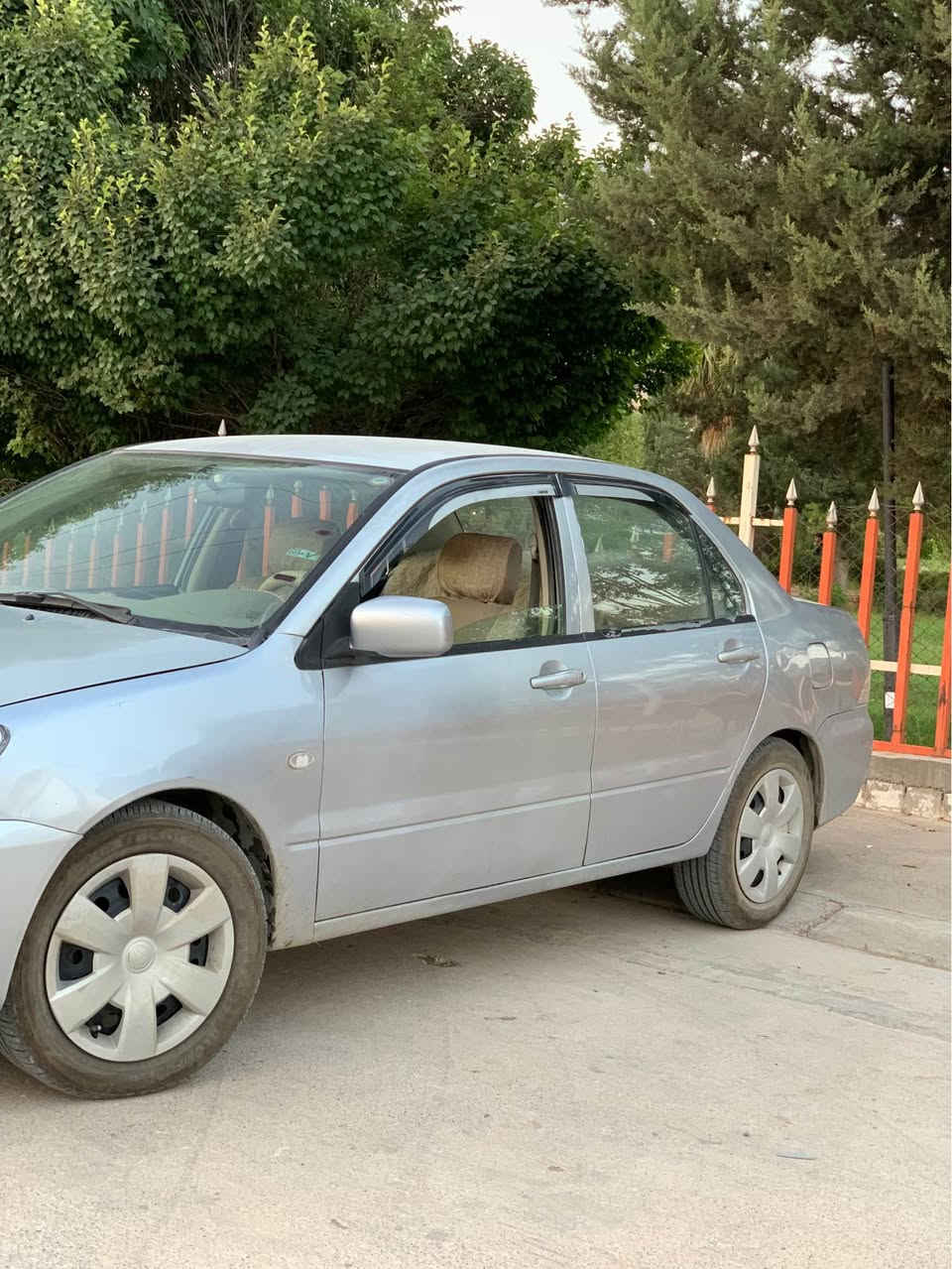 میتسوبیشی لانسەر مۆدێل ٢٠٠٩ (مەکینە گەورە)
ئۆتۆمبێلێکی زۆر توندوتۆڵ و خاوێنە، گێڕ ئۆتۆماتیکە و گێڕ و مەکینە و تەبریدی بەشەرتە. سێ پارچەی بۆیاخە بەبێ ئەوەی ناوەوەی گرتبێت. چوار جامی کارەباییە و یەک دینار مەسرەفی تێدا نییە. سەنەوی تا ٢٠٢٧/١/٢٦ تازەیە، بەناوی خۆمەوەیە و هیچ غەرامەیەکی لەسەر نییە و کێشەی بۆ بەناوکردن نییە.
نرخ: ٨٠ ورەقە (گەڵا) و کەمێک مەجالی تێدایە
ژمارەی پەیوەندی: *********** رانية, السليمانية
