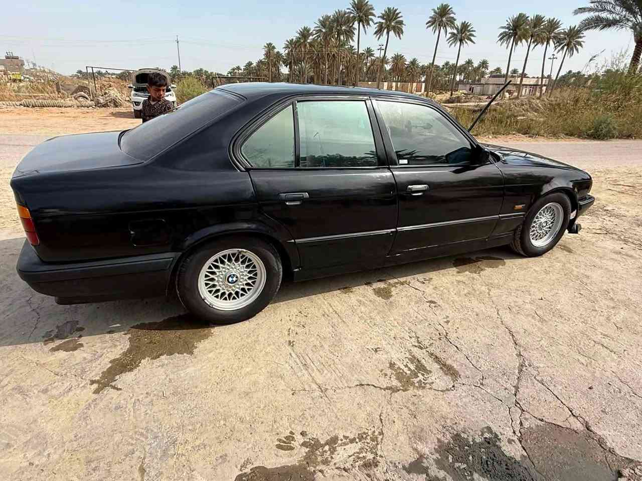 سلام عليكم 525 مسكر عدل موديل 1991 اصل بليته وسنويه رقم أربيل جديد كير ومكينه بلكارتون لتنقص ولاتبخر اكسل 3.23 
صدرها يخبل تخم تاير جديد وياله خليه اصليه تبريد شغال كهربائيات كلها شغال لايت زنون باتري 100امبير جديد سياره فتحه شغاله وارد الماني 
رقم مميز 
مكان السياره سليمانيا 
للتواصل واتساب فقط 
***********
