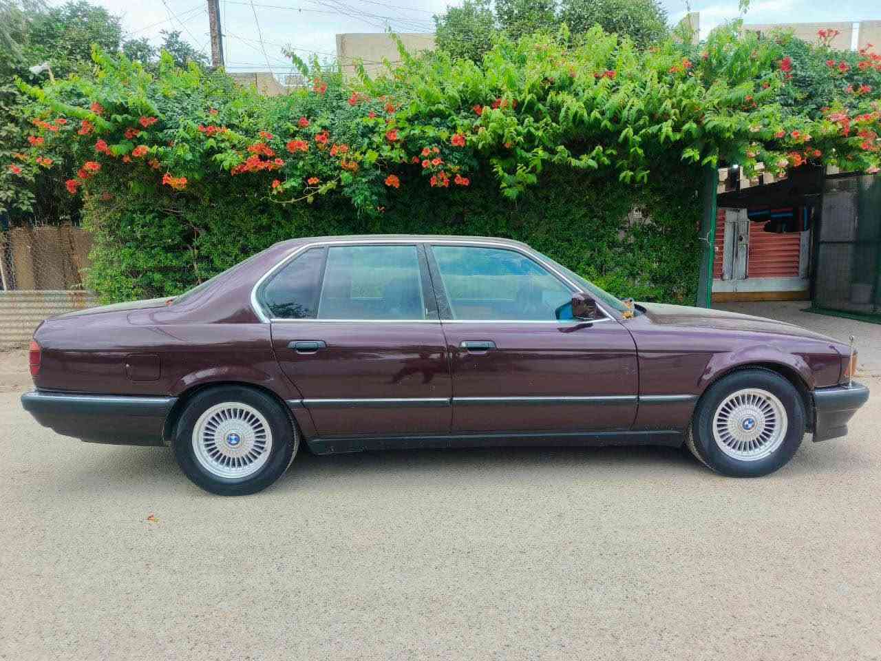 مرحبا اقرأ المنشور قبل لتتصل رجاءً

للبيع او مراوس حسب القناعه bmw على وضع الشركه

موديل 93 

رقم بغداد الانكليزي باسمي تحويل مباشر 

هزه جديده 

سياره محرك مسكر 8 جديد 

كير تمساح 🐊 يعني متحس بلمشي ومن ينمر

تبريد ثلج ❄️وي السويج مروحه عاصفه يعني انسى الحماوه 

حداديه جديده امامي خلفي 

دبل كمبيوتر

 دبل جكمجه 

دبل ايرباك

سلايد رووف طكيتن 

كشنات m جلد وجدد حيل كهرباء شرط حتى المخده الكهربائية شغاله شادها حديد ب1000 دولار

برده خلفي بلاد 

منضومه لايت زنون اصليه حتى البلاجكتور

بطاين صاج ملكي 

مرايه وسطيه كهرباء 

ويل شعاع معروف سعره بيش

كهربائيات وكيجات كلها شغاله

تخم تاير جديد امريكي black hock

منضومات غاز يعني تفول ب12 وتانكي تروح للشمال وتفتر وترجع وبعد بيها

يعني بس الاضافات الويل والغرفه والمنضومه مال غاز ومال زنون تقريباً 20 ورقه الله شاهد 

سياره جديده بمعنى الكلمه وعليها ادامه كامله ومال جناي  
السعر مناسب علق 1 يوصلك خاص والشراي يجي ومارجعه
مكاني بغداد 
للاستفسار الاتصال على الرقم *********** بغداد, العراق
