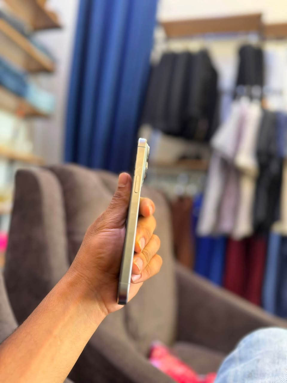 آيفون 15 برو ماكس لون تيتانيوم بطاريه 95 عدد دورات الشحن 225 شرق اوسط ماستر  كارتونه ذاكره 256 جهاز جديد ما ملعوب بي تجي تفحص تاخذه وتروح سعر مليون و 250 الف وبي مجال مكان موبايل حله الاستفسار الاتصال ع رقم التالي ***********
