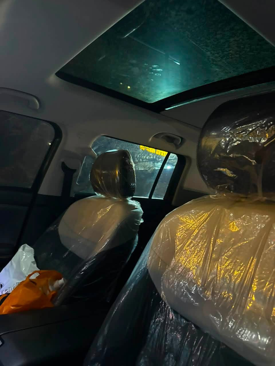 السلام عليكم.....
للبيع سيارة BAIC BJ30E 2026 
●لون أسود 
●السيارة مغلفة PPF 
●السيارة مدوشمة
●ماشية قليل ( ٨ الف )
●مكفولة من اي ضرر
●رقم بغداد انجليزي 
●ضمان محرك وبطارية (ضمان الشركة)

🟫 المواصفات:

✅ محرك هجين ذكي
🔹 1.5 لتر تيربو + محرك كهربائي
🔹 قوة إجمالية تصل إلى 400 حصان
🔹 عزم دوران قوي يقارب 680 نيوتن.متر
🔹 ناقل حركة متطور 
🔹 دفع رباعي

⛽⚡ أداء قوي مع توفير عالي بالوقود
✔️ استهلاك اقتصادي
✔️ سلاسة في القيادة داخل المدينة وعلى الطرق السريعة
✔️ مناسب للاستخدام اليومي والرحلات
👨‍👩‍👧‍👦 5 ركاب براحة عالية

🖥️ تقنية ورفاهية
✨ شاشة وسطية كبيرة
✨ عدادات رقمية
✨ دخول وتشغيل بدون مفتاح
✨ مقاعد جلد
✨ فتحة سقف بانوراما 
مغلفه ppf
🛡️ أنظمة أمان متقدمة
🔒 8 وسائد هوائية
🔒 ABS – ESP
🔒 أنظمة مساعدة قيادة ذكية
🔒 كاميرا 360° وحساسات ركن

السعر 33 وبي مجال بسيط للشراي
***********
