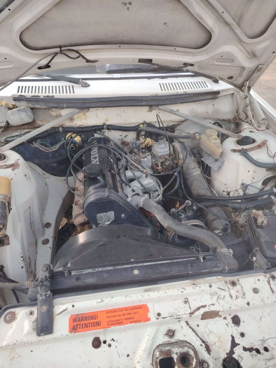 السلام عليكم للبيع فالفو حجم 240 مديل 87 سياره حلوه وضضيفه مكانه نجف كوفه علوه الفحل لستفسار على الرقم ***********
