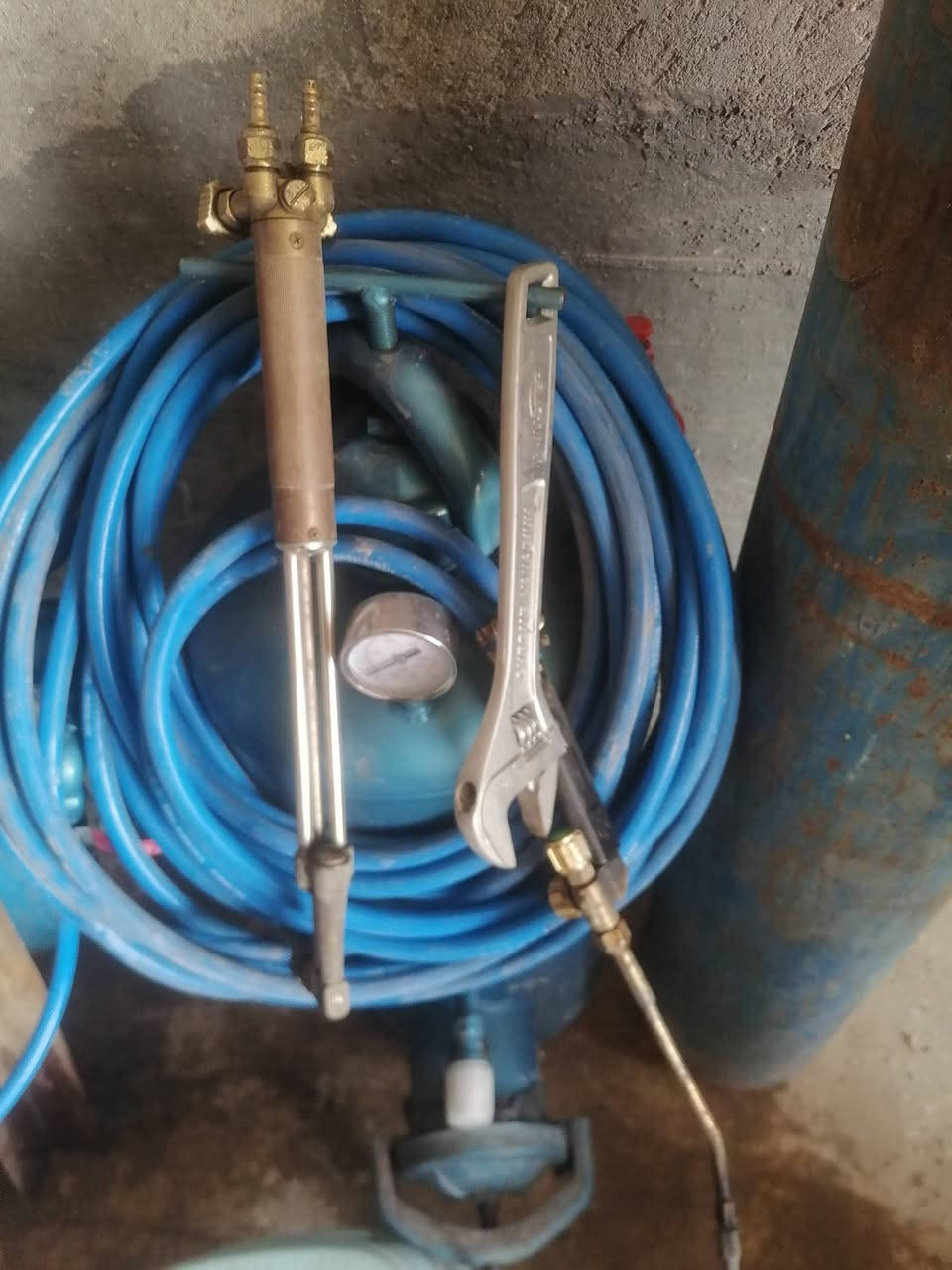 جنيتر كربون مستعمل ساعة معه بطل اوكسجين ياباني وصونده ١٠ متر وكصوصه ويدت كربون وثانيه كصوصه كامله هذا رقمي *********** خابر وبييك خير وتدلل
