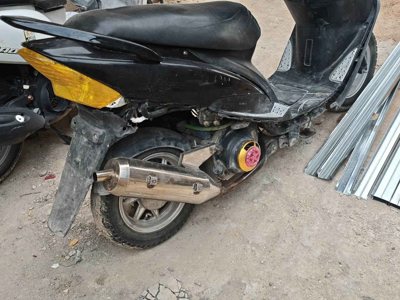 ماكس للبيع
دراجةة سلف وهندر شغال كهربائيات شغاله كفرات تجاريه والداخل بلادي مختم
نقصها ترتيب بس
تفاصيل رقمي موجود واتساب ***********
