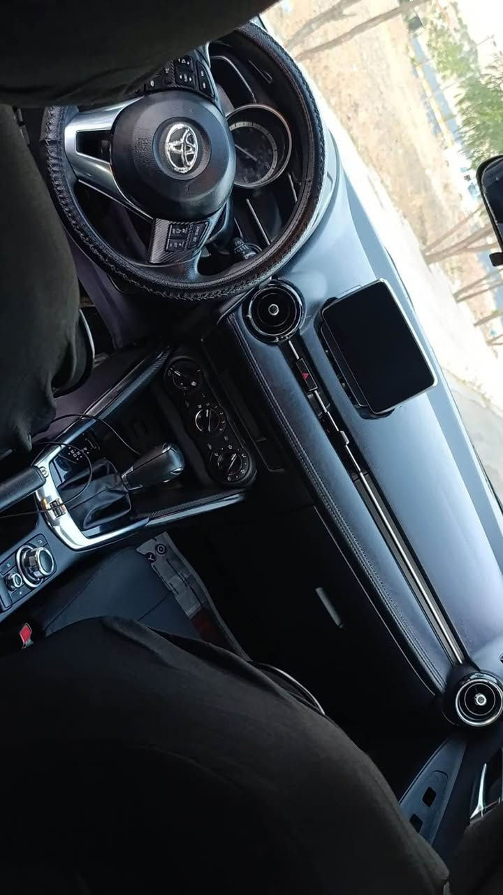 تۆیۆتا یاریس ٢٠١٨
بێ سەرەتا
سەیارەکە ساقە 
نە بڕاوەیە نە مووسە ساقە

٣ پارچەی بۆیاخە

مەکینە گەورە 
شاشەو کامێرا 
سەیارەکە زۆرر جوانە
٤ تایەی تازە
60$ مەجالێکی کەم
ساقە سەیارەکە پارەی بڕاوەو مووسێکە 

*********** حلبجة, السليمانية
